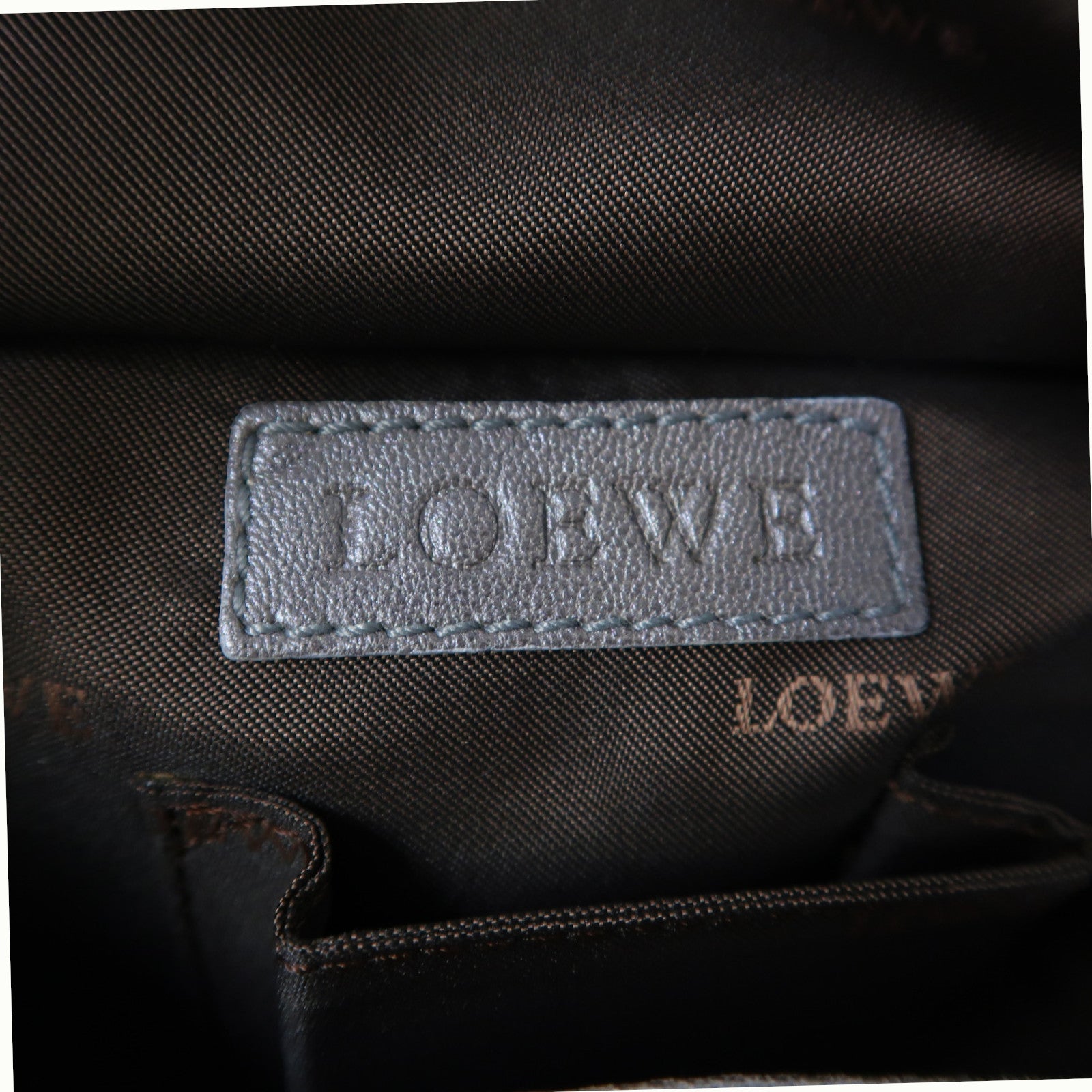 LOEWE 羊皮皮革Shoulder Bag銀扣肩背袋灰色