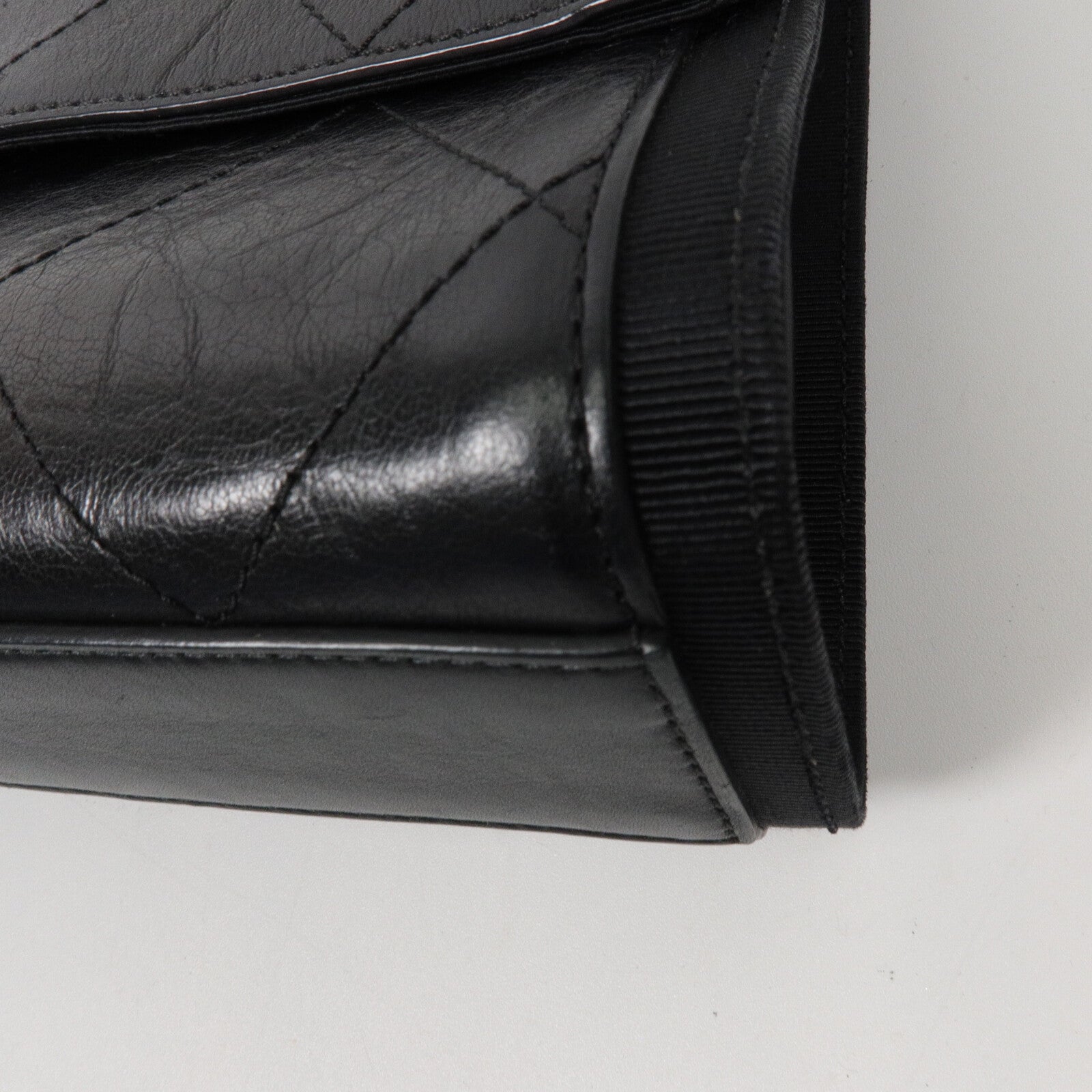 CHANEL 牛皮皮革Crumpled Flap Bag鏈帶肩背袋