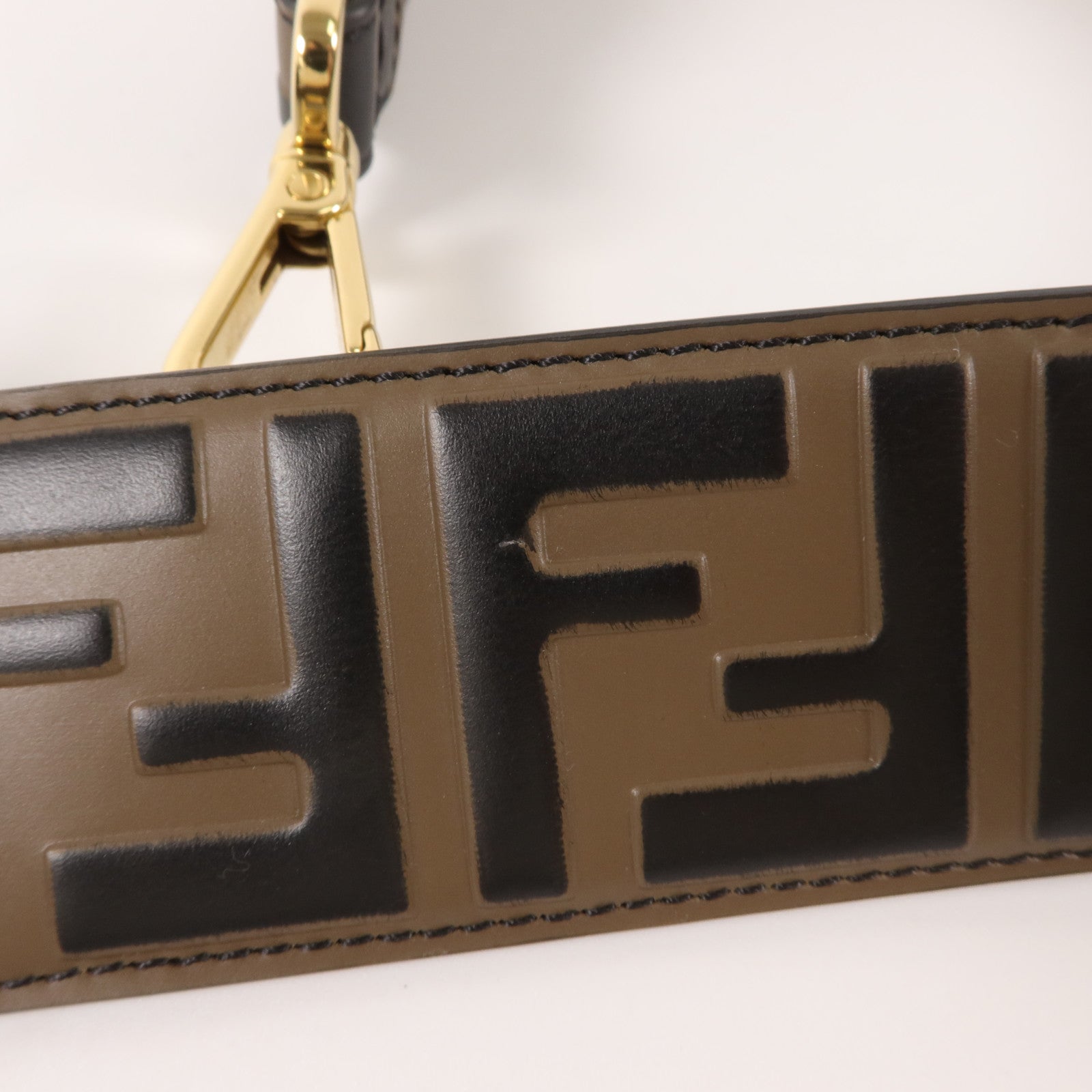 FENDI 牛皮皮革Strap You Strap肩帶