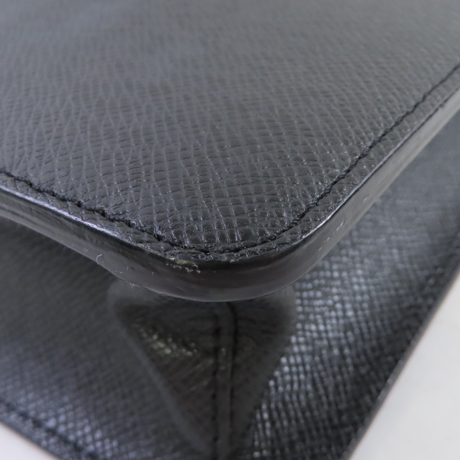 LOUIS VUITTON Taiga Serviette Moskova Business Bag銀扣公事包黑色
