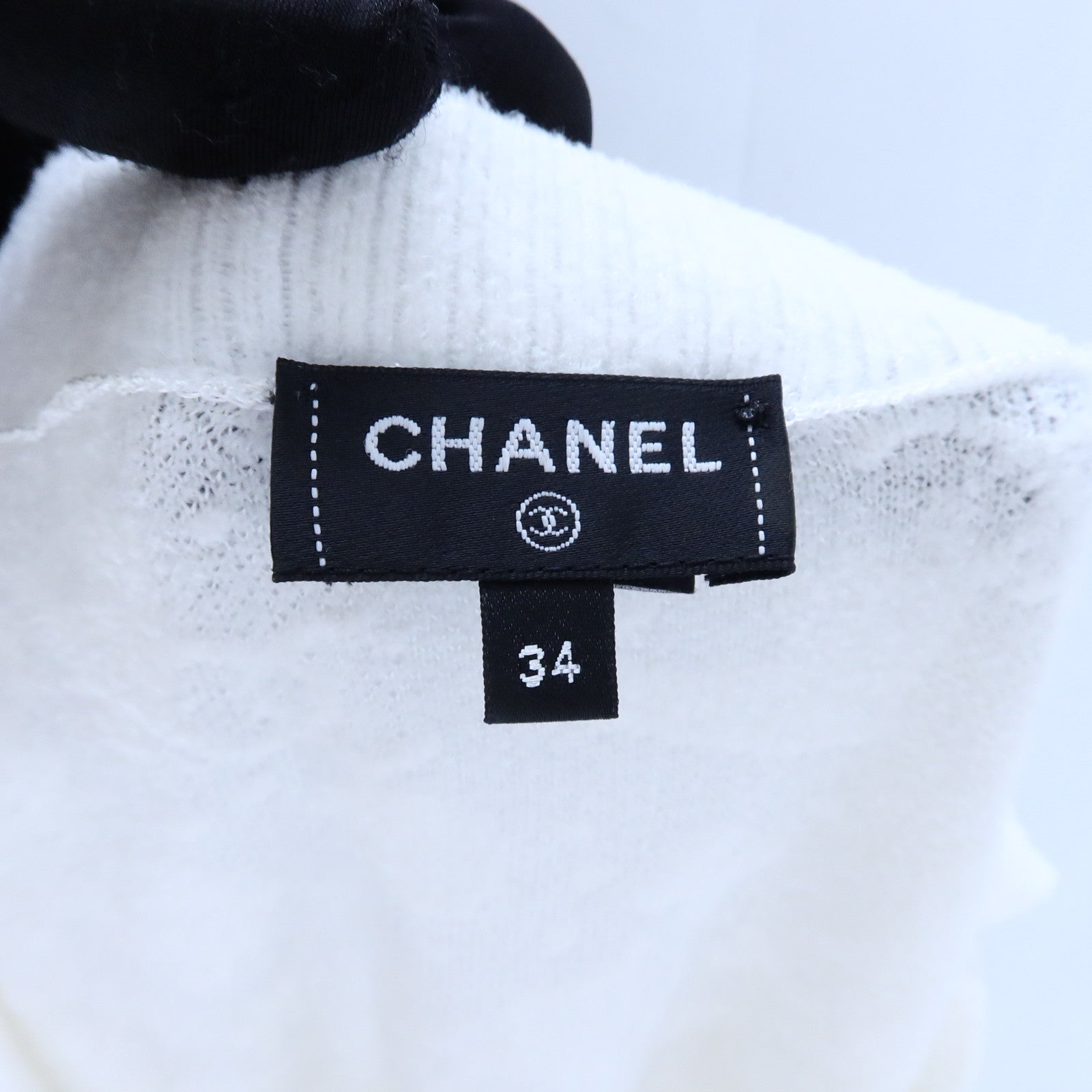 CHANEL Viscose/Polyamide Coco Buttoned Knitted Sweater針織
