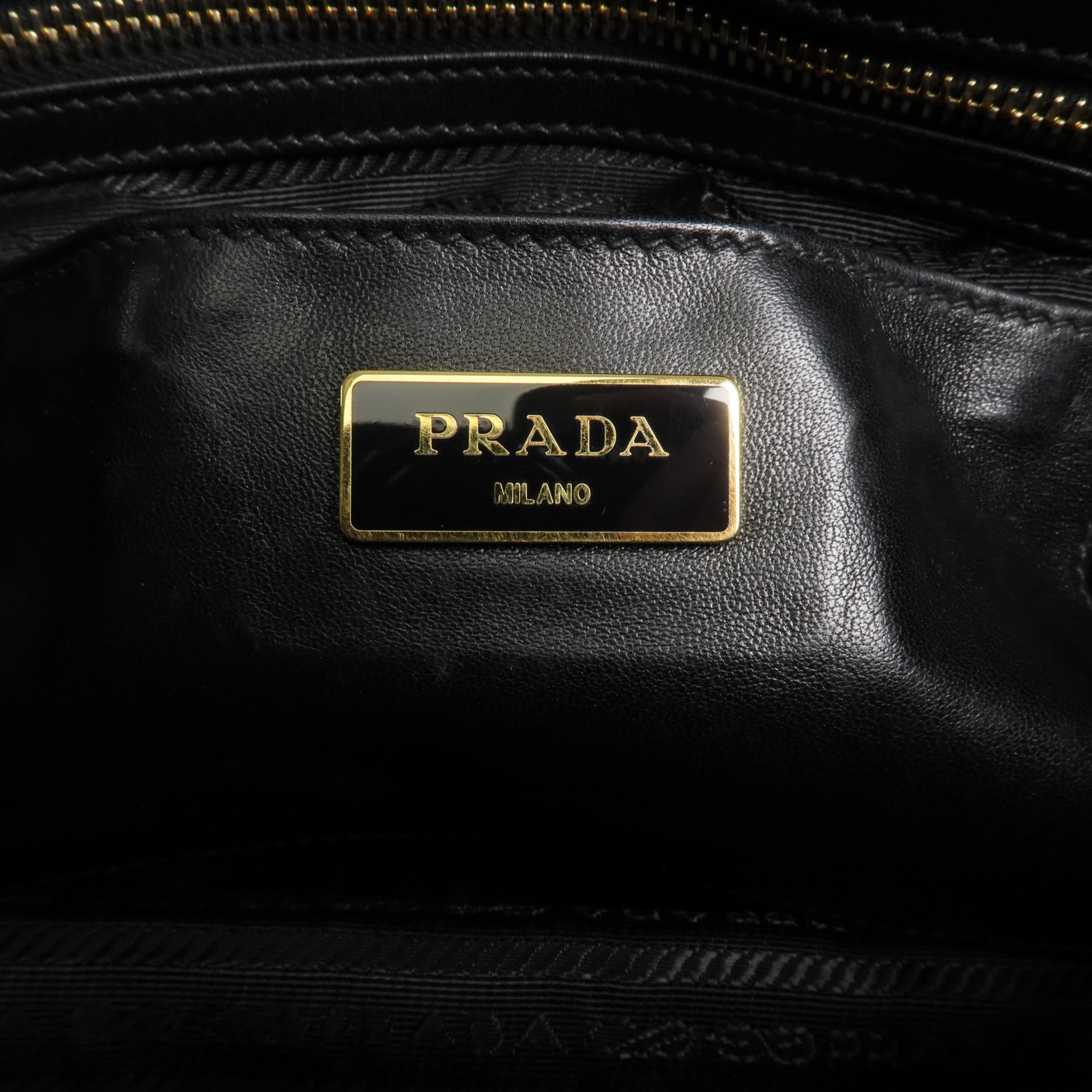 PRADA 尼龍Tessuto Gaufre Shoulder Bag金扣肩背袋