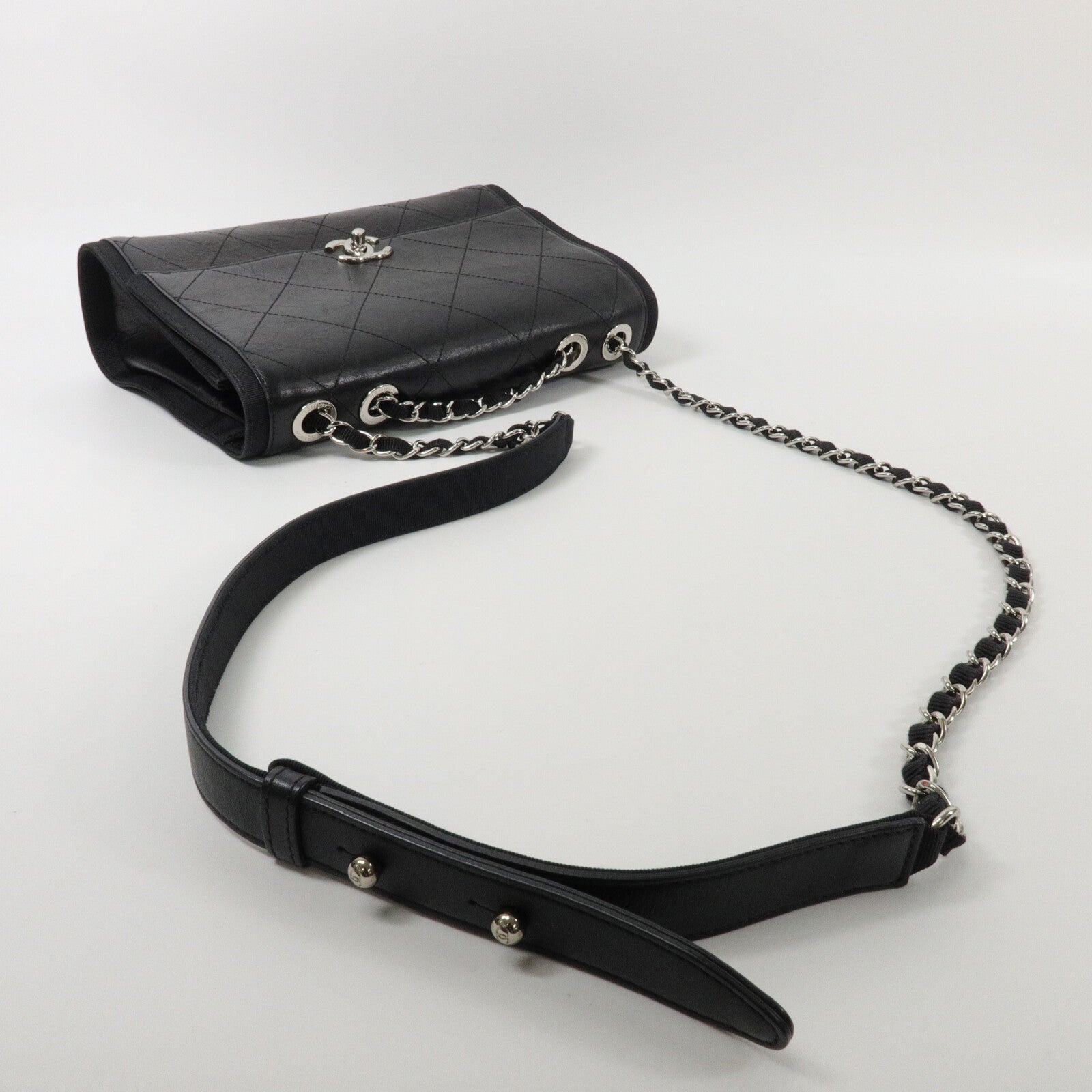 CHANEL 牛皮皮革Crumpled Flap Bag鏈帶肩背袋