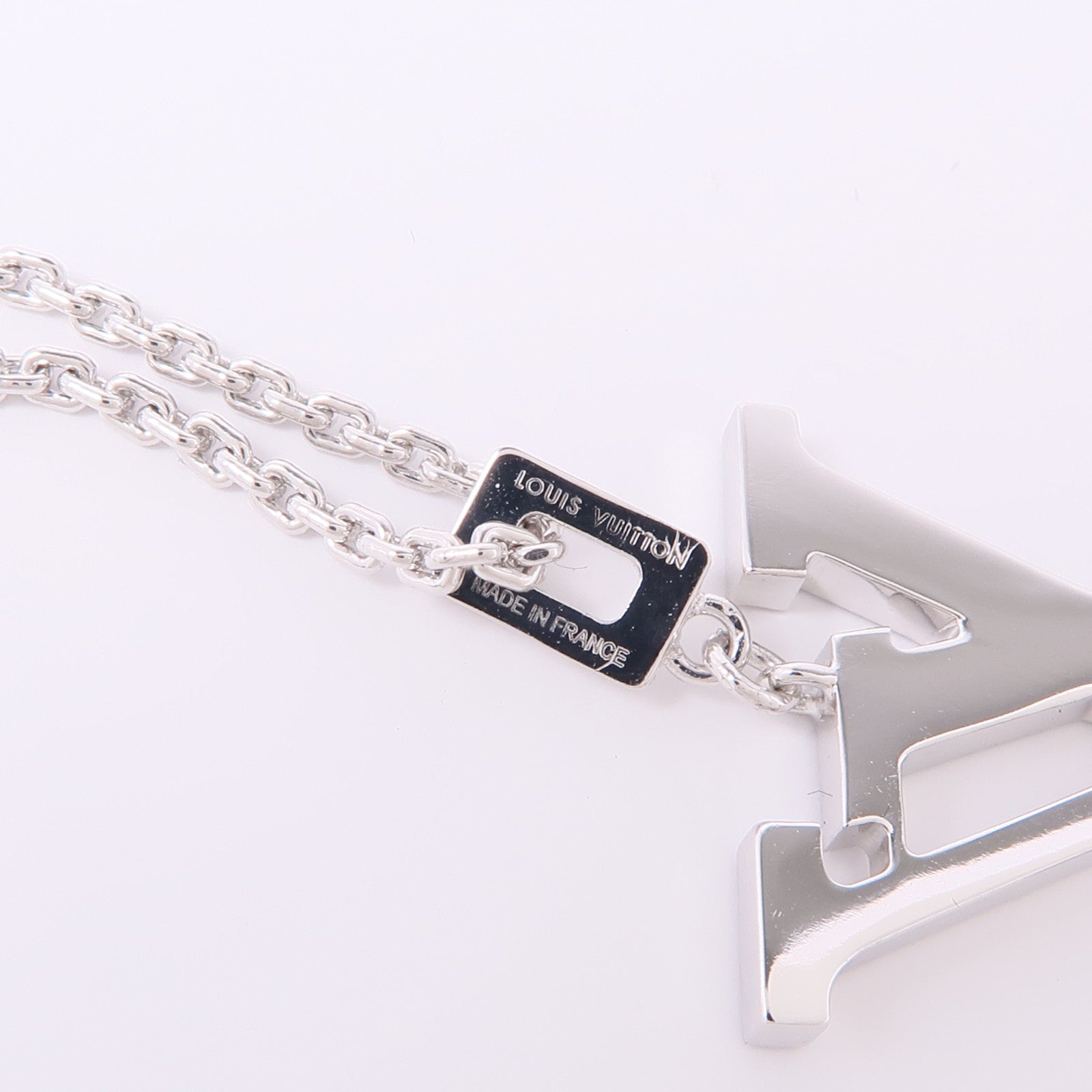 LOUIS VUITTON LV Medium Pendant Diamond Necklace Q93670 18K White Gold