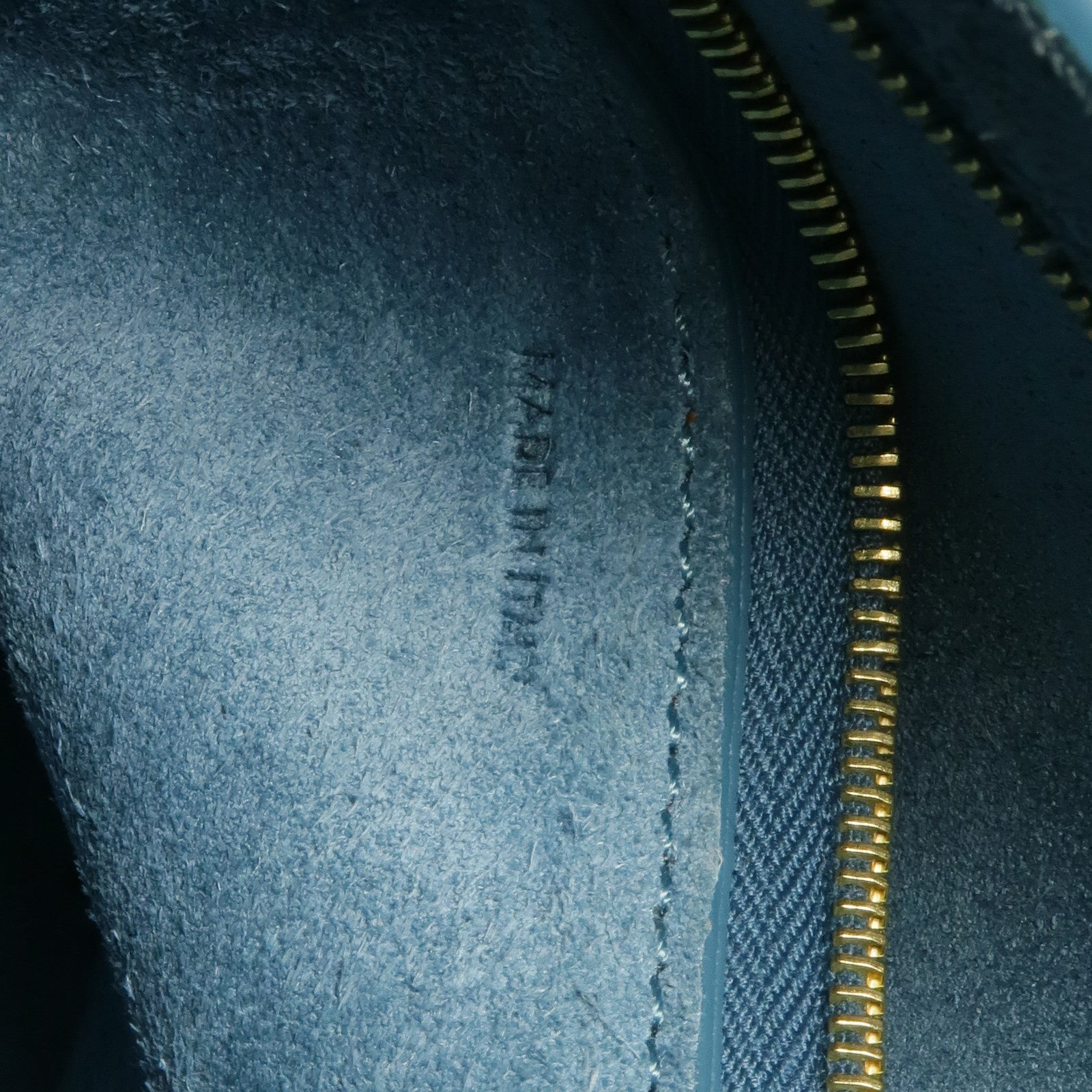 CELINE 牛皮皮革Sangle Bucket金扣肩背袋