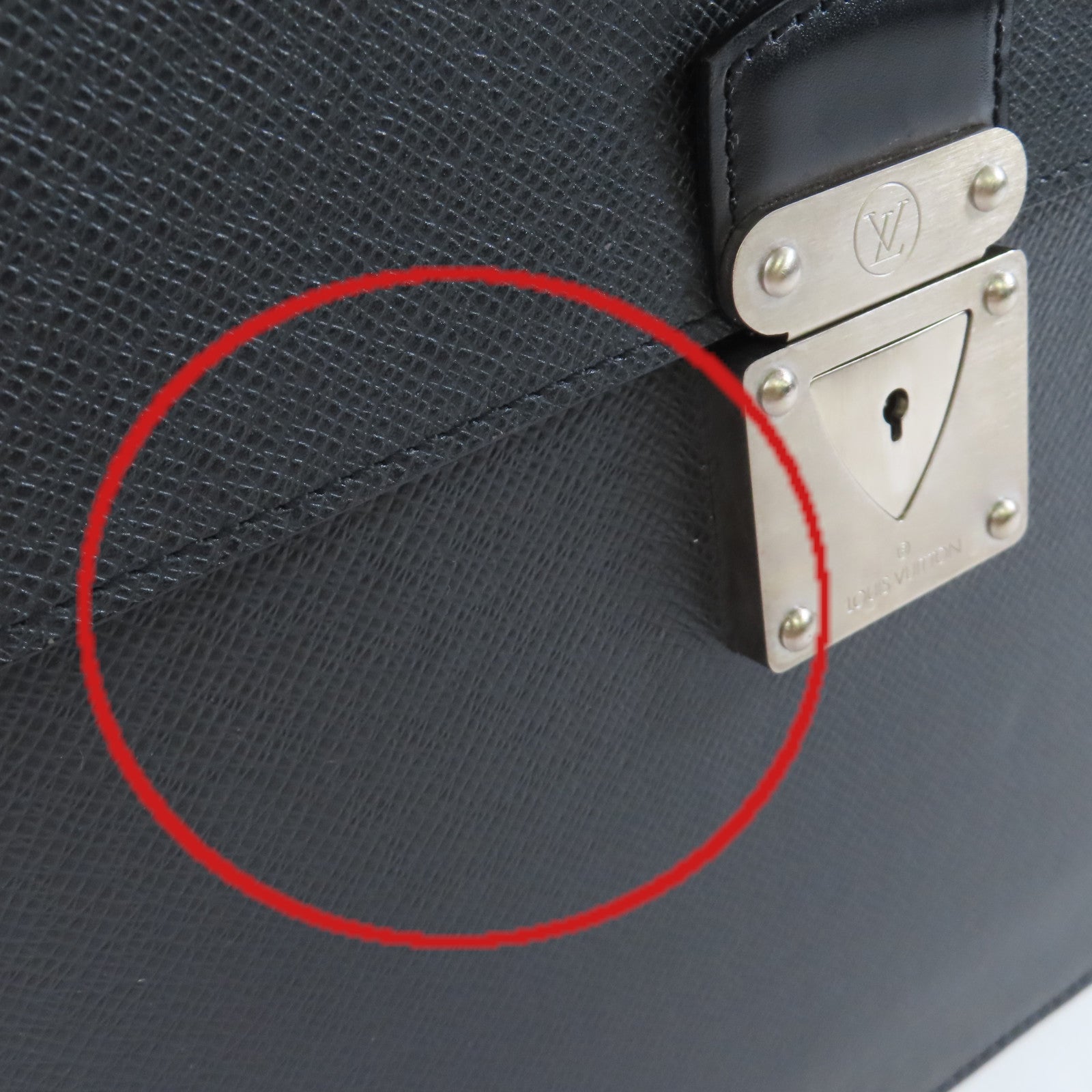 LOUIS VUITTON Taiga Serviette Moskova Business Bag銀扣公事包黑色