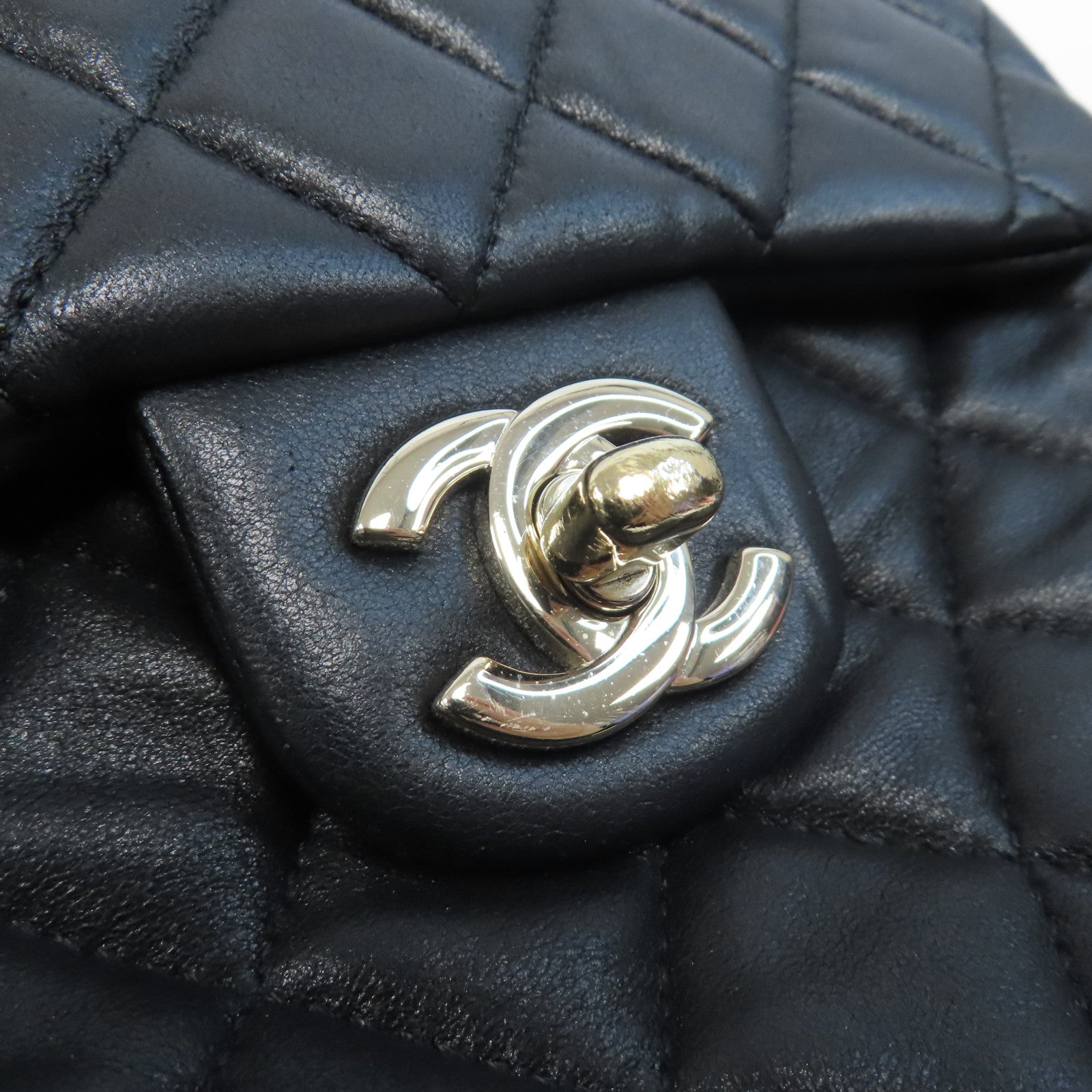 CHANEL 菱格羊皮皮革Backpack金扣鏈帶背包黑色