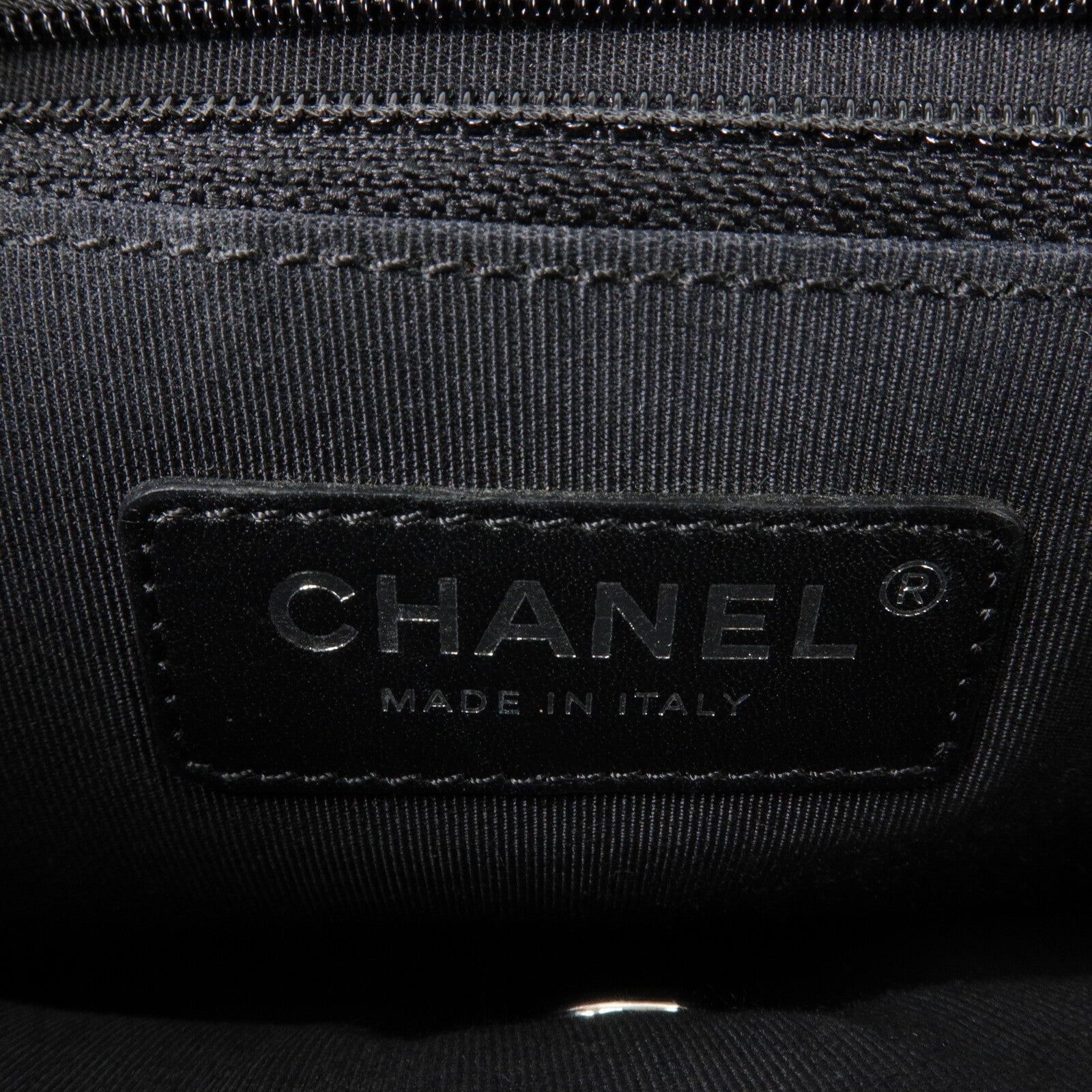 CHANEL 牛皮皮革Crumpled Flap Bag鏈帶肩背袋