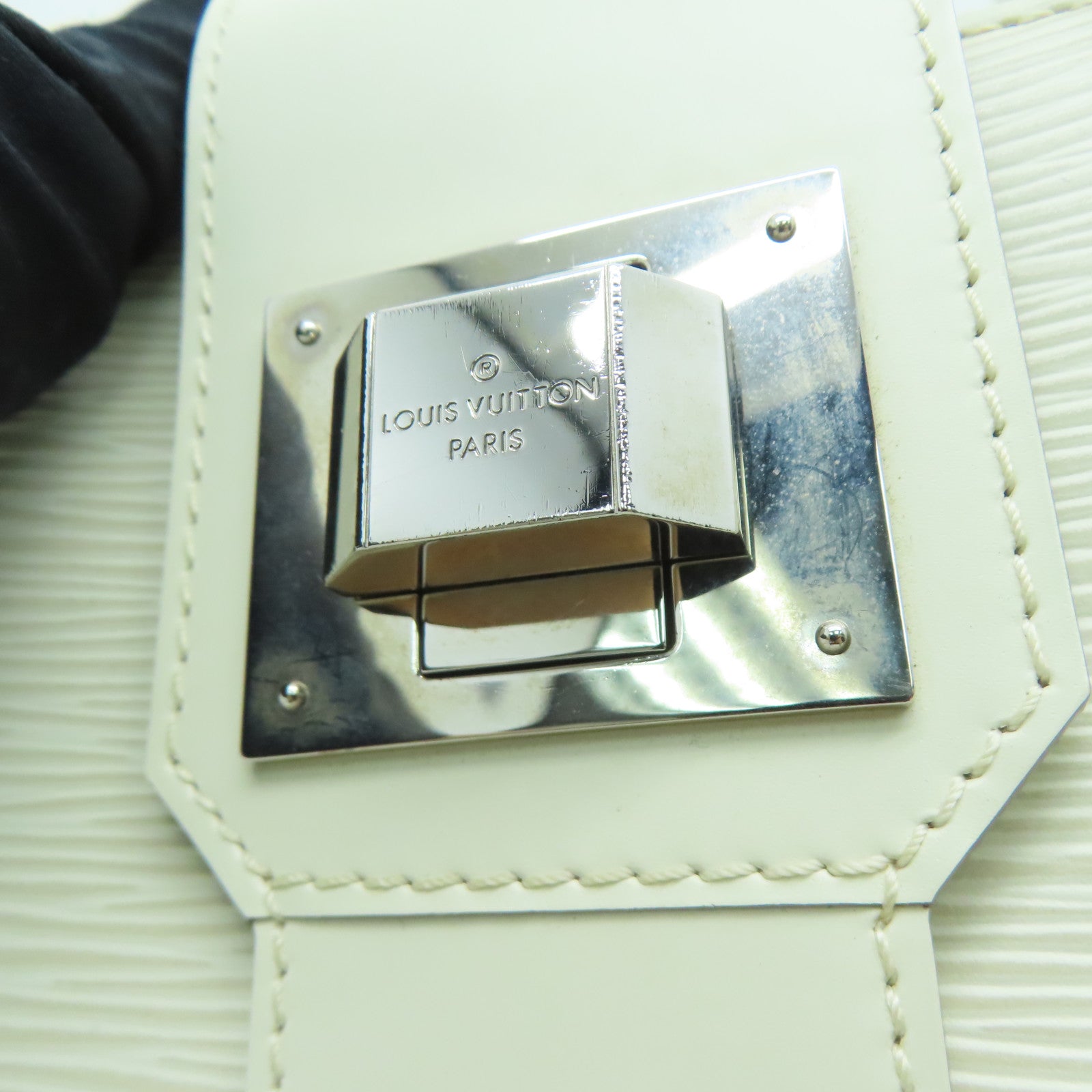 LOUIS VUITTON 【激減優惠】Epi Mirabeau PM銀扣手挽袋白色
