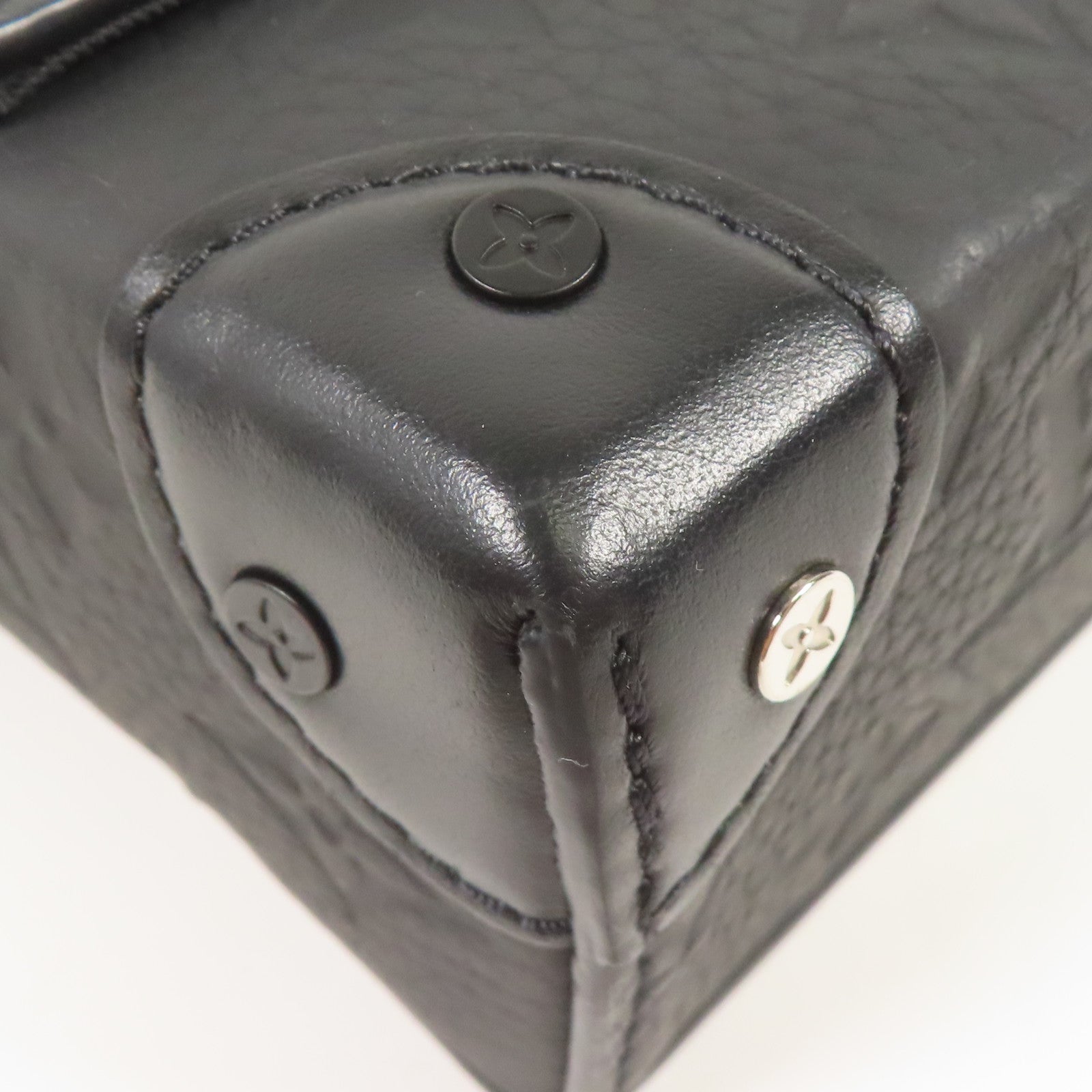 LOUIS VUITTON Monogram Taurillon Steamer Wearable Wallet扣肩背袋
