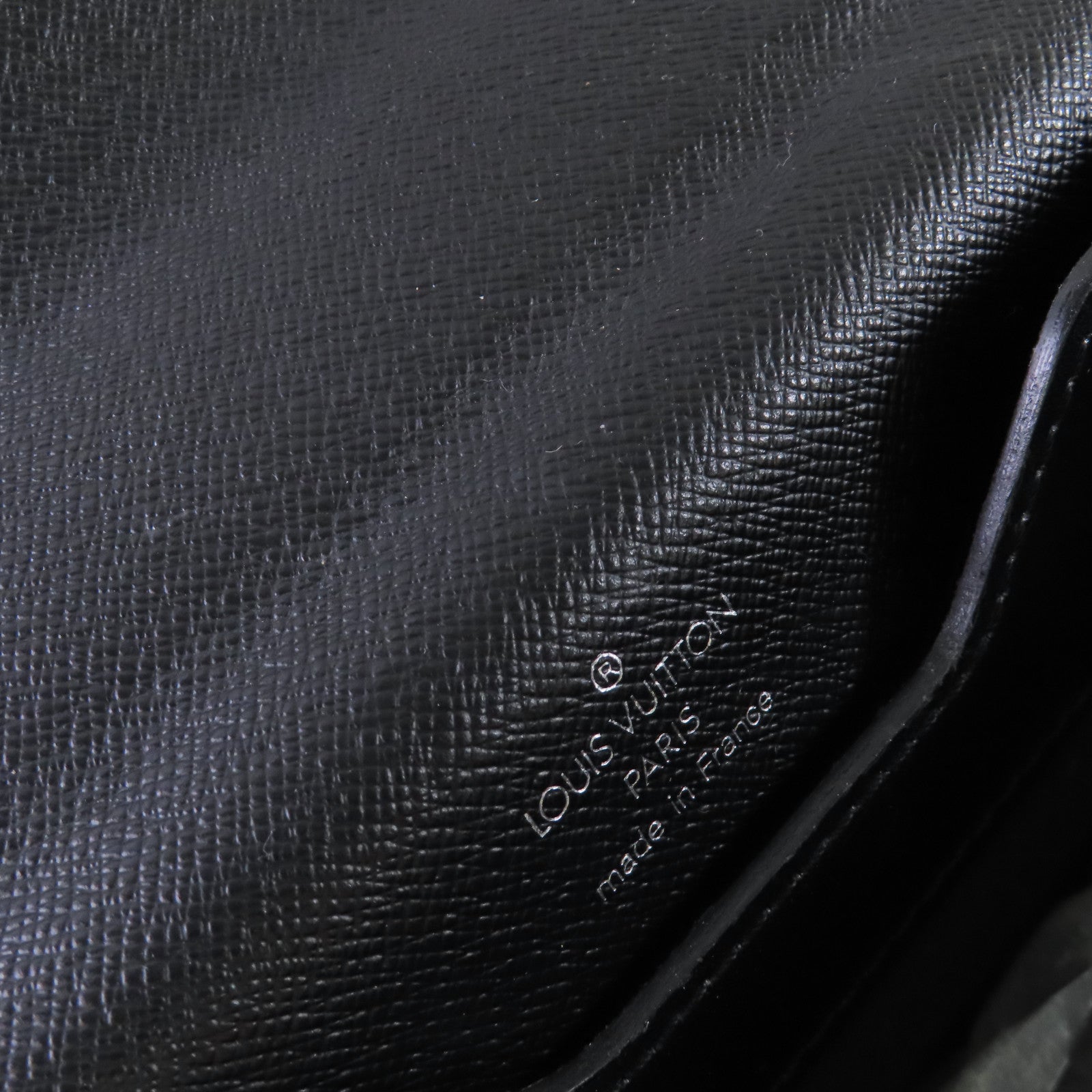 LOUIS VUITTON Taiga Serviette Moskova Business Bag銀扣公事包黑色