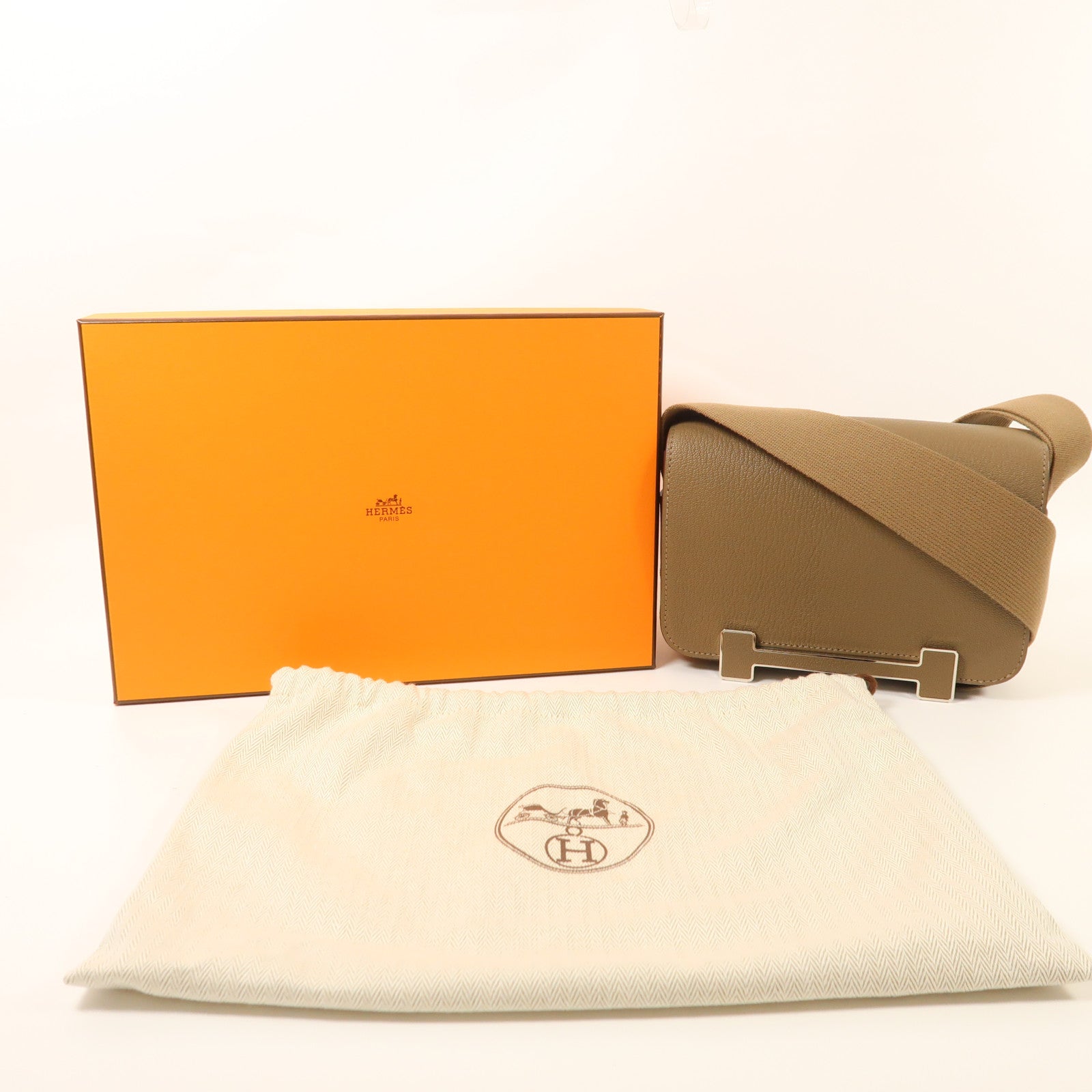 HERMES Chevre皮革Geta銀扣肩背袋Etoupe