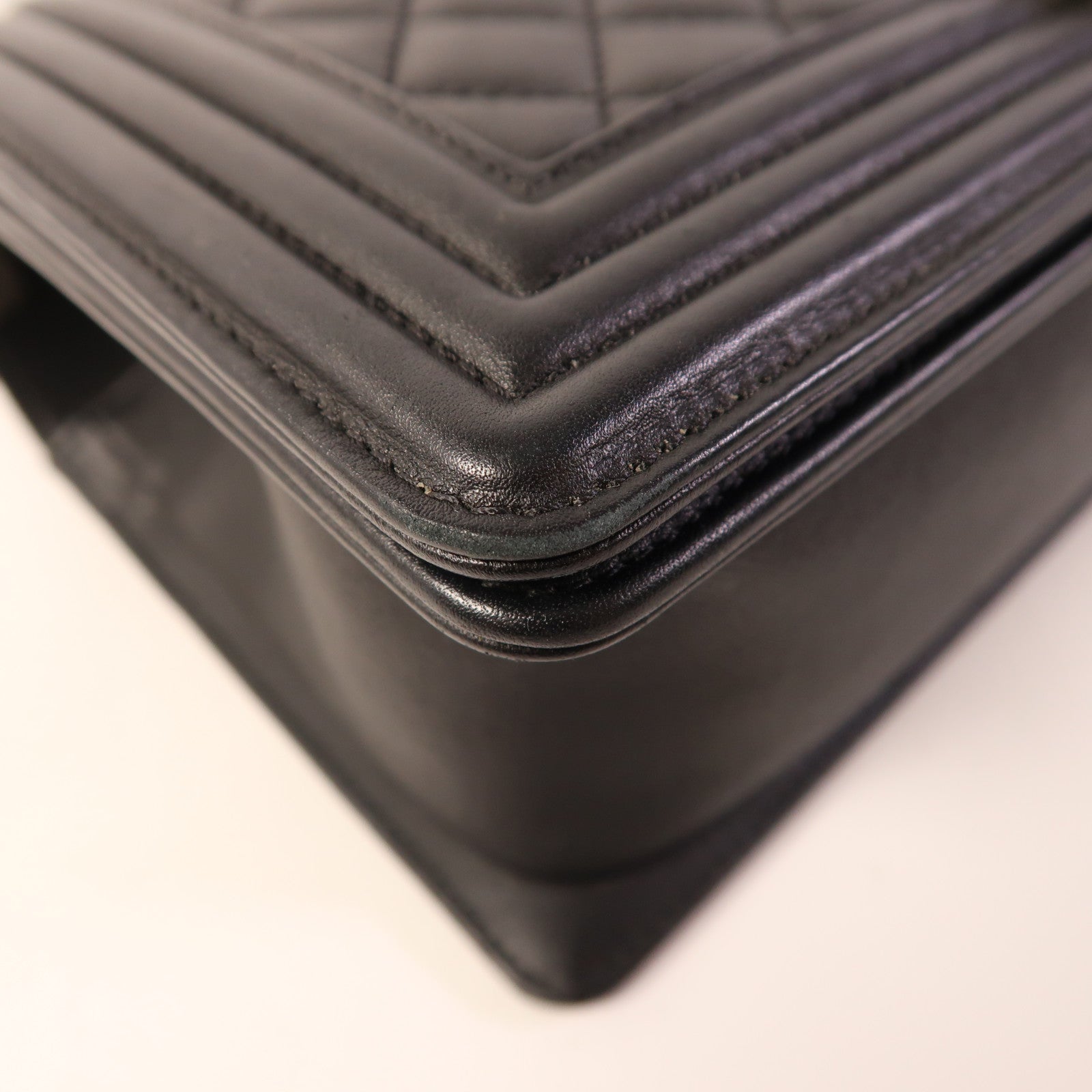 CHANEL 牛皮皮革Boy 25銀扣鏈帶肩背袋