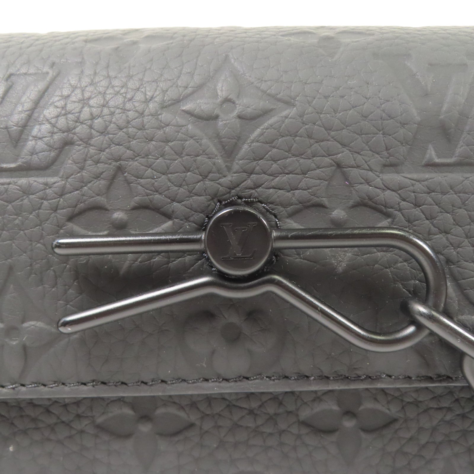 LOUIS VUITTON Monogram Taurillon Steamer Wearable Wallet扣肩背袋