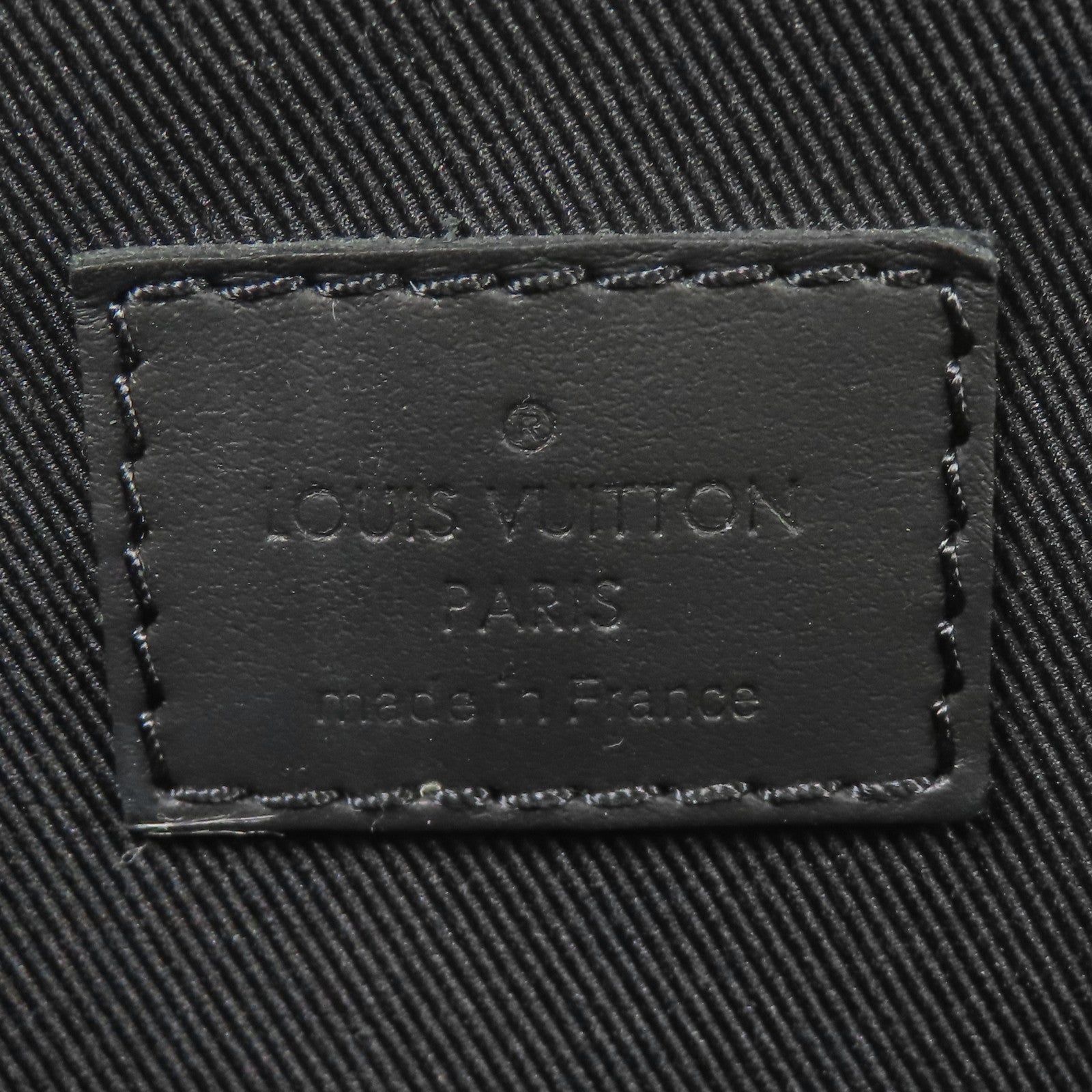 LOUIS VUITTON Monogram Taurillon Steamer Wearable Wallet扣肩背袋