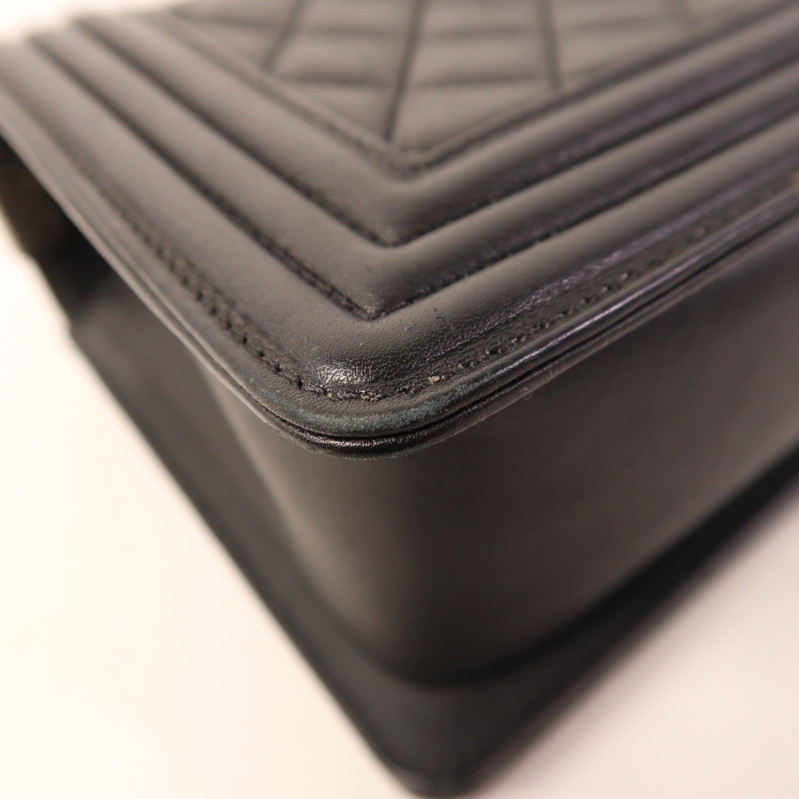 CHANEL 牛皮皮革Boy 25銀扣鏈帶肩背袋