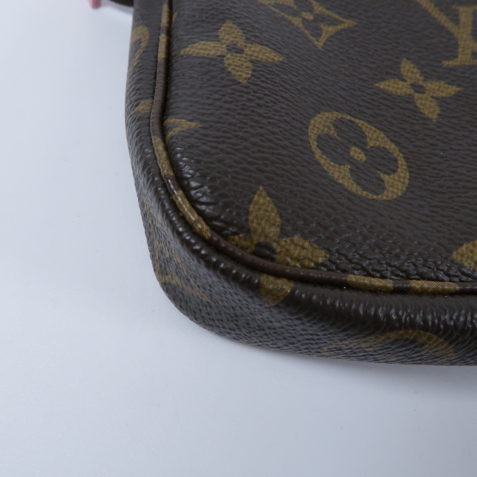 LOUIS VUITTON Monogram Vivienne Mini Pochette Accessoires手挽袋