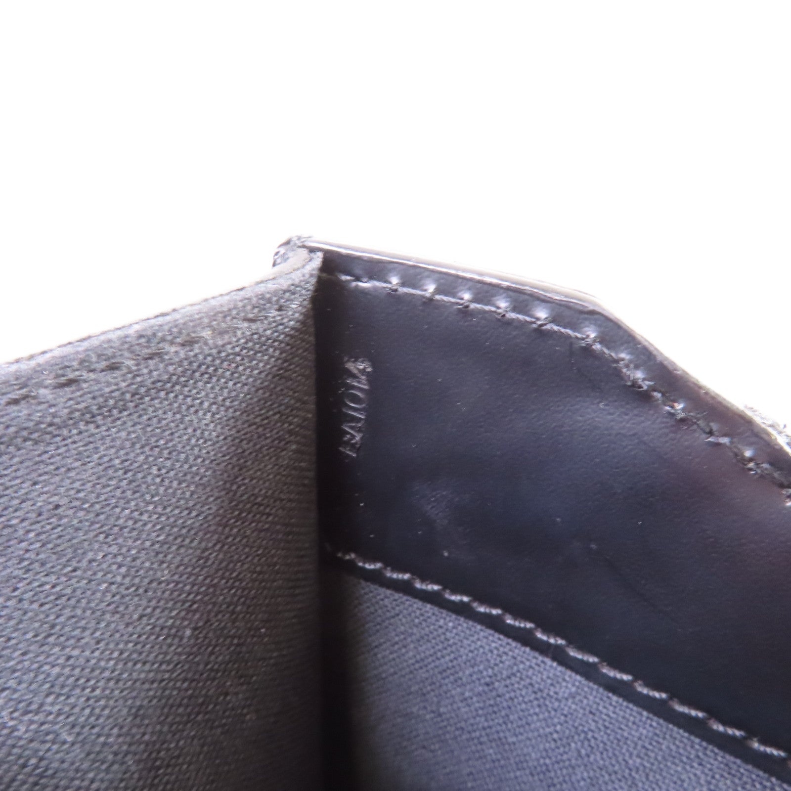 LOUIS VUITTON Taiga Serviette Moskova Business Bag銀扣公事包黑色
