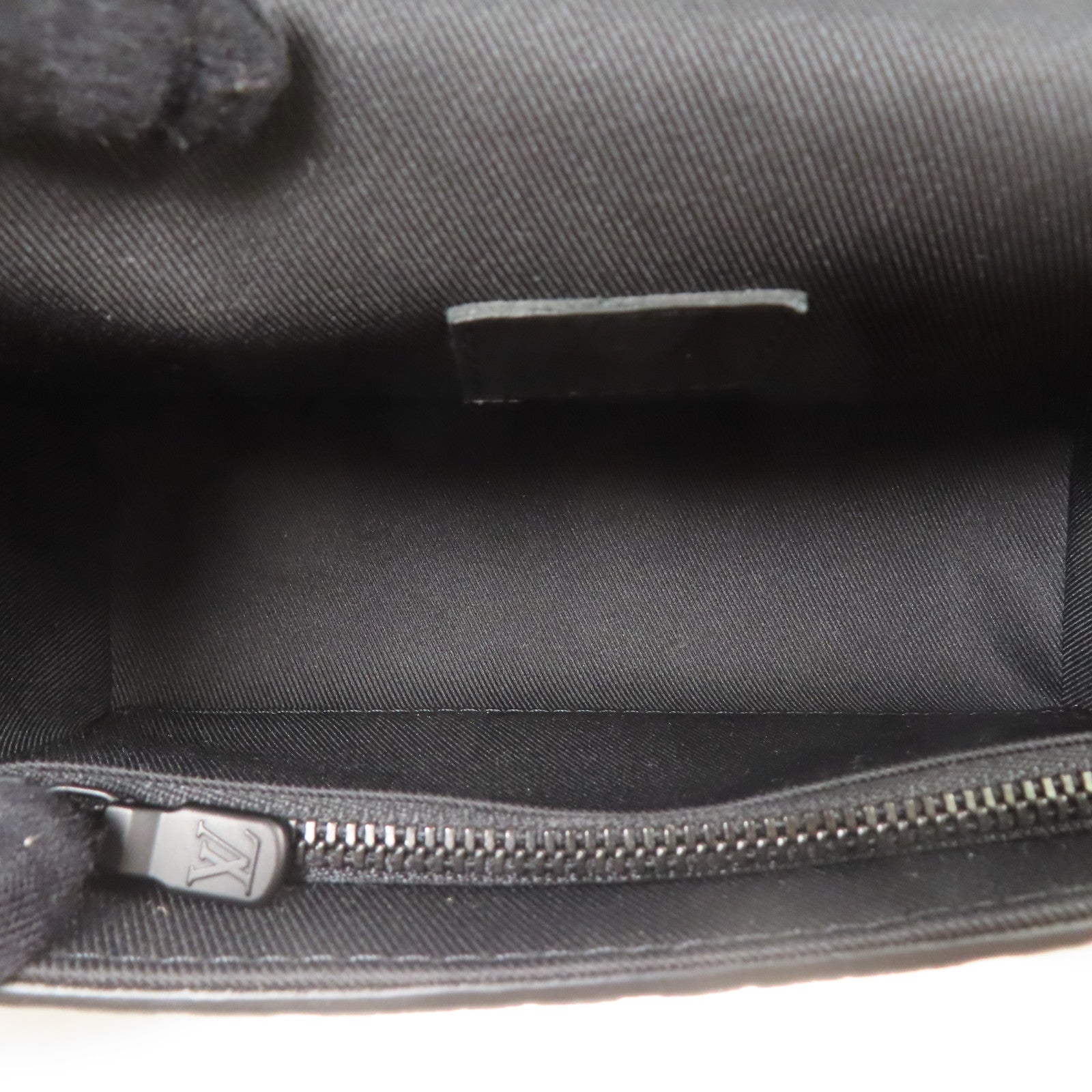 LOUIS VUITTON Monogram Taurillon Steamer Wearable Wallet扣肩背袋