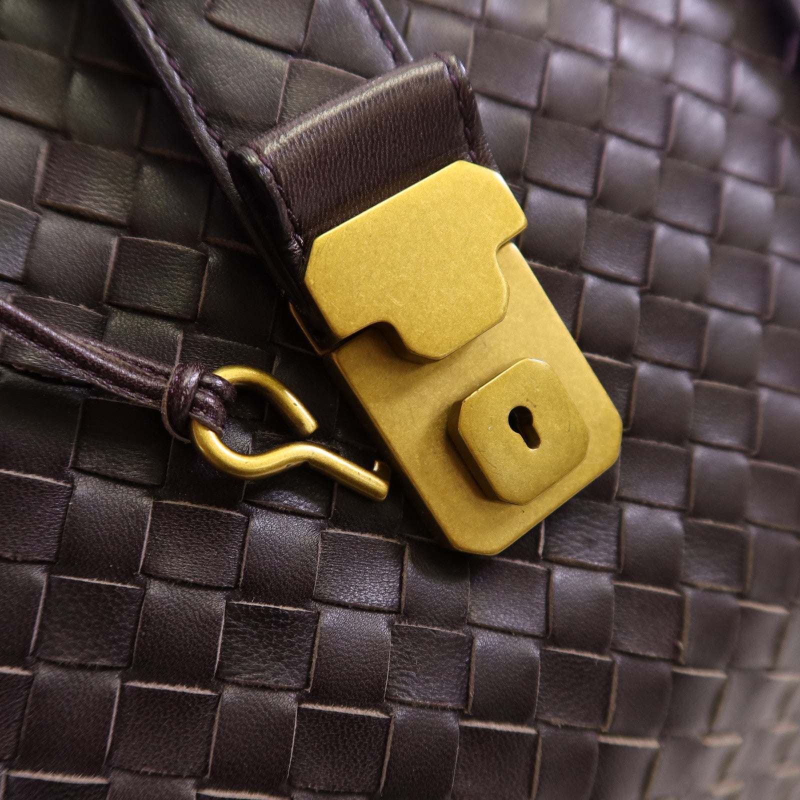 BOTTEGA VENETA 織紋皮革Roma Medium金扣手挽袋
