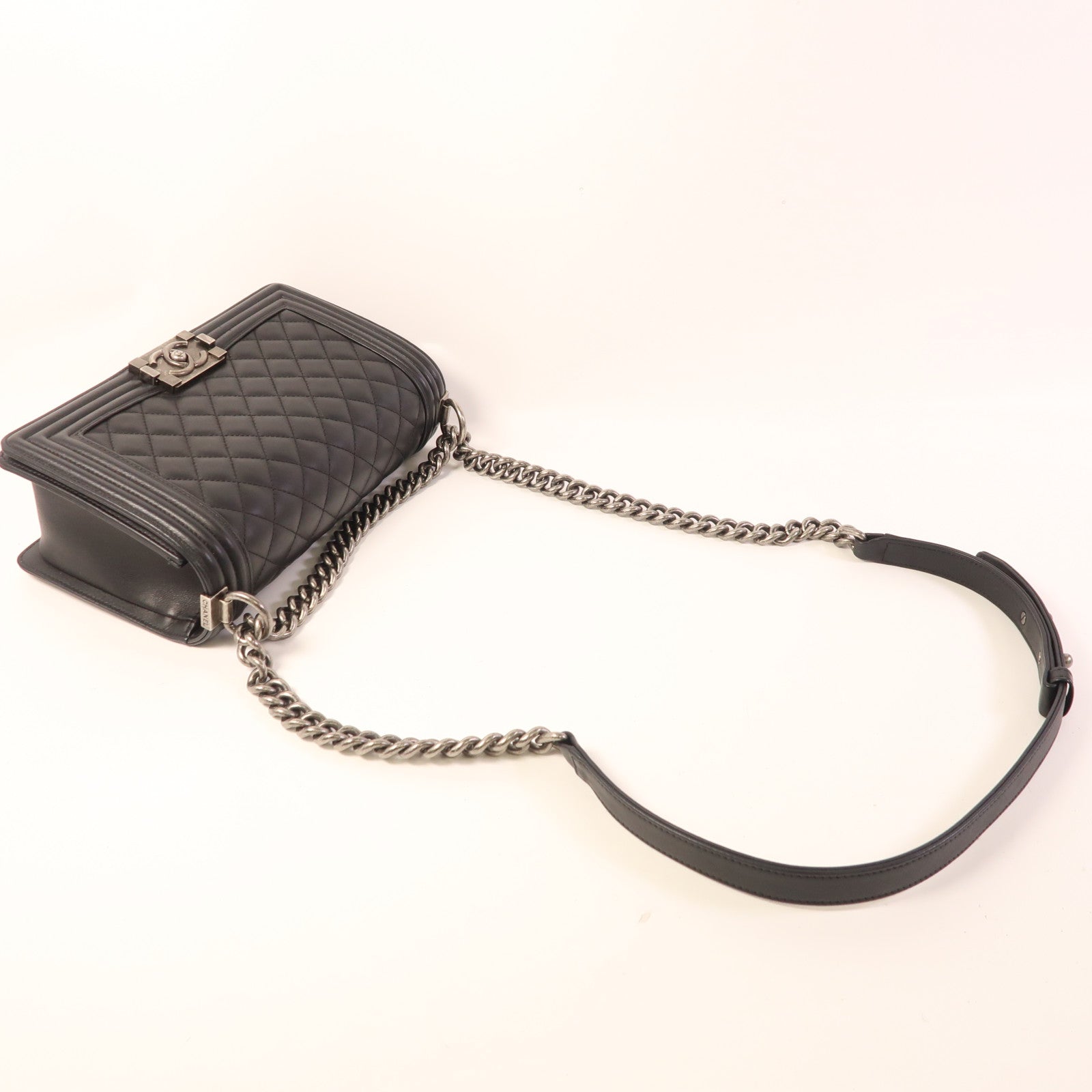 CHANEL 牛皮皮革Boy 25銀扣鏈帶肩背袋