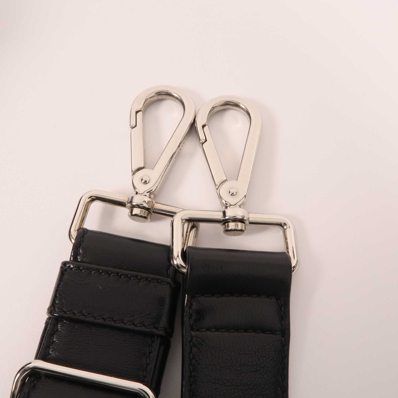 PRADA 尼龍Shoulder Bag銀扣肩背袋