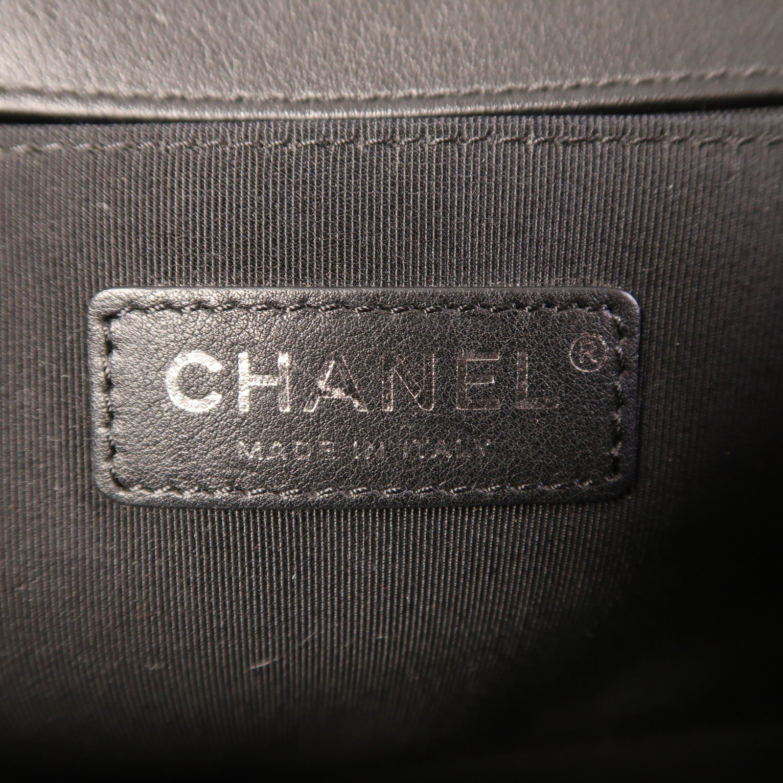 CHANEL 牛皮皮革Boy 25銀扣鏈帶肩背袋