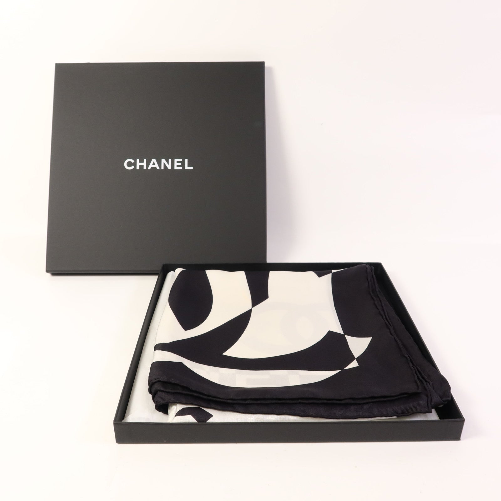CHANEL 絲質Scarf 90X90絲巾