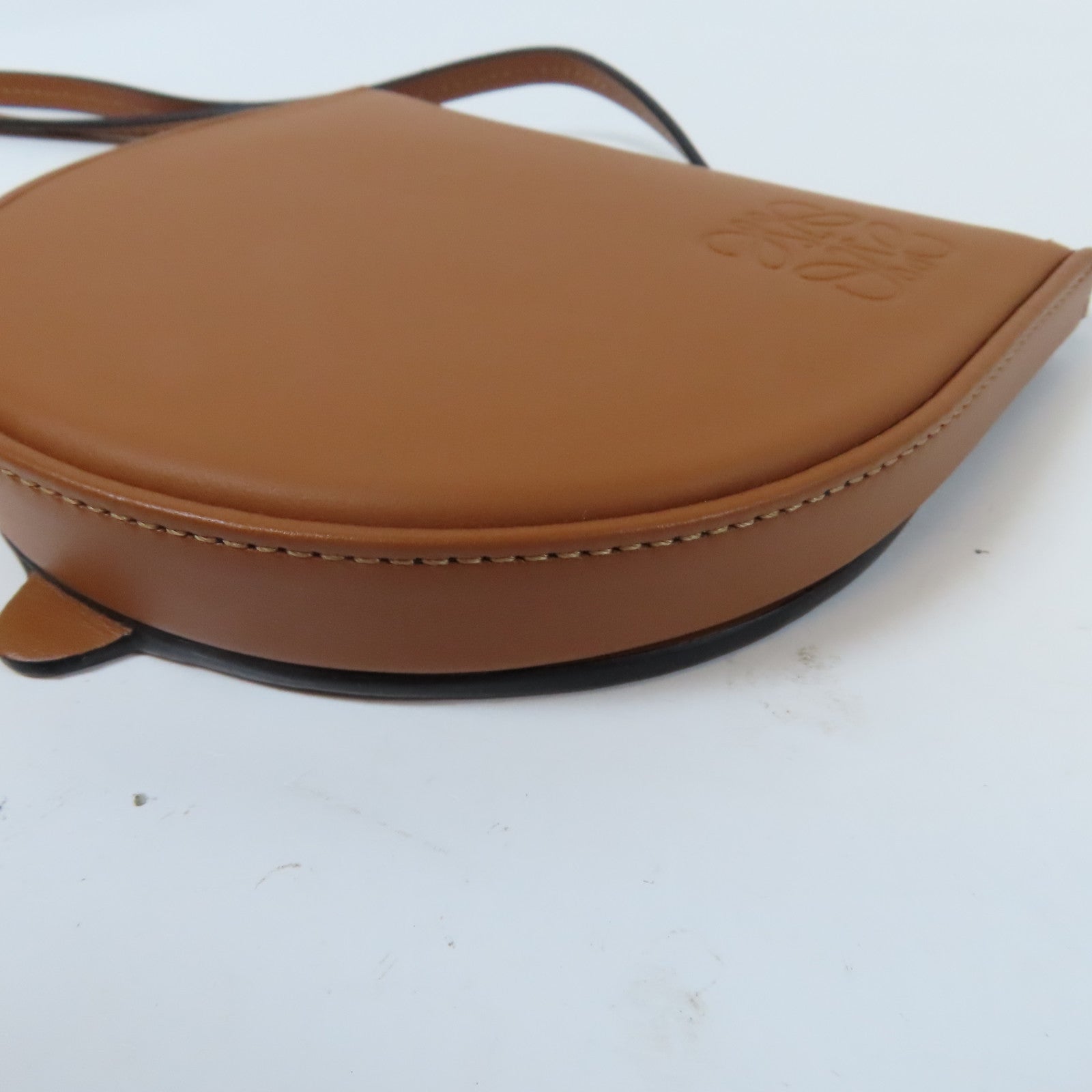 LOEWE 牛皮皮革Small Heel Shoulder Bag肩背袋啡色