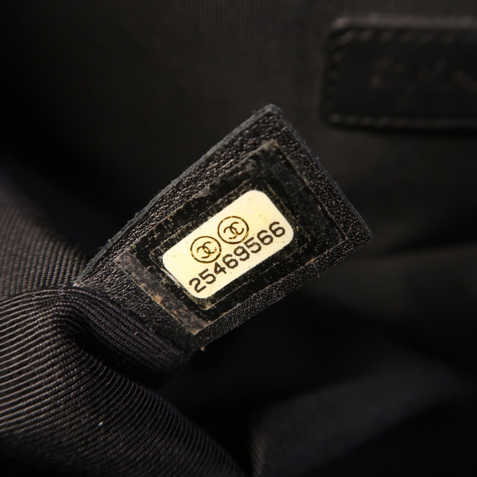 CHANEL 牛皮皮革Boy 25銀扣鏈帶肩背袋