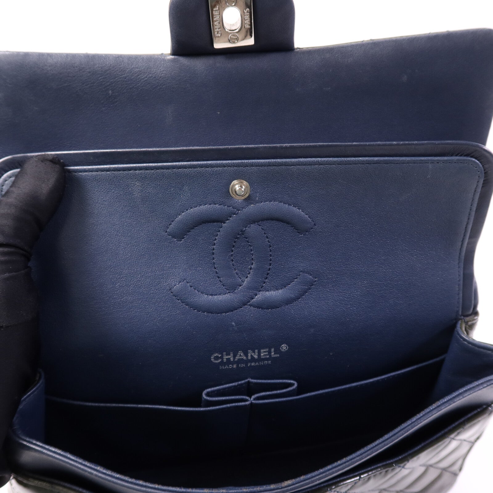 CHANEL 漆皮皮革Classic 25銀扣鏈帶肩背袋