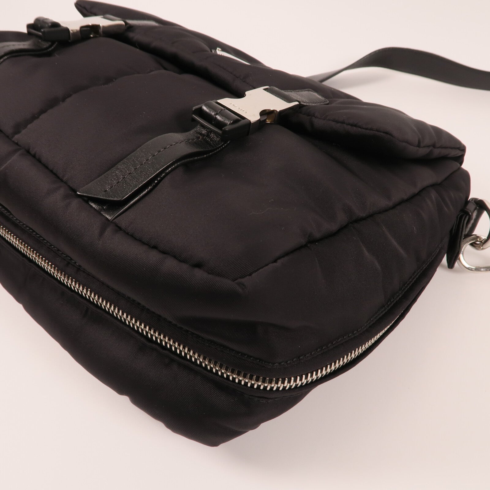 PRADA 尼龍Shoulder Bag銀扣肩背袋