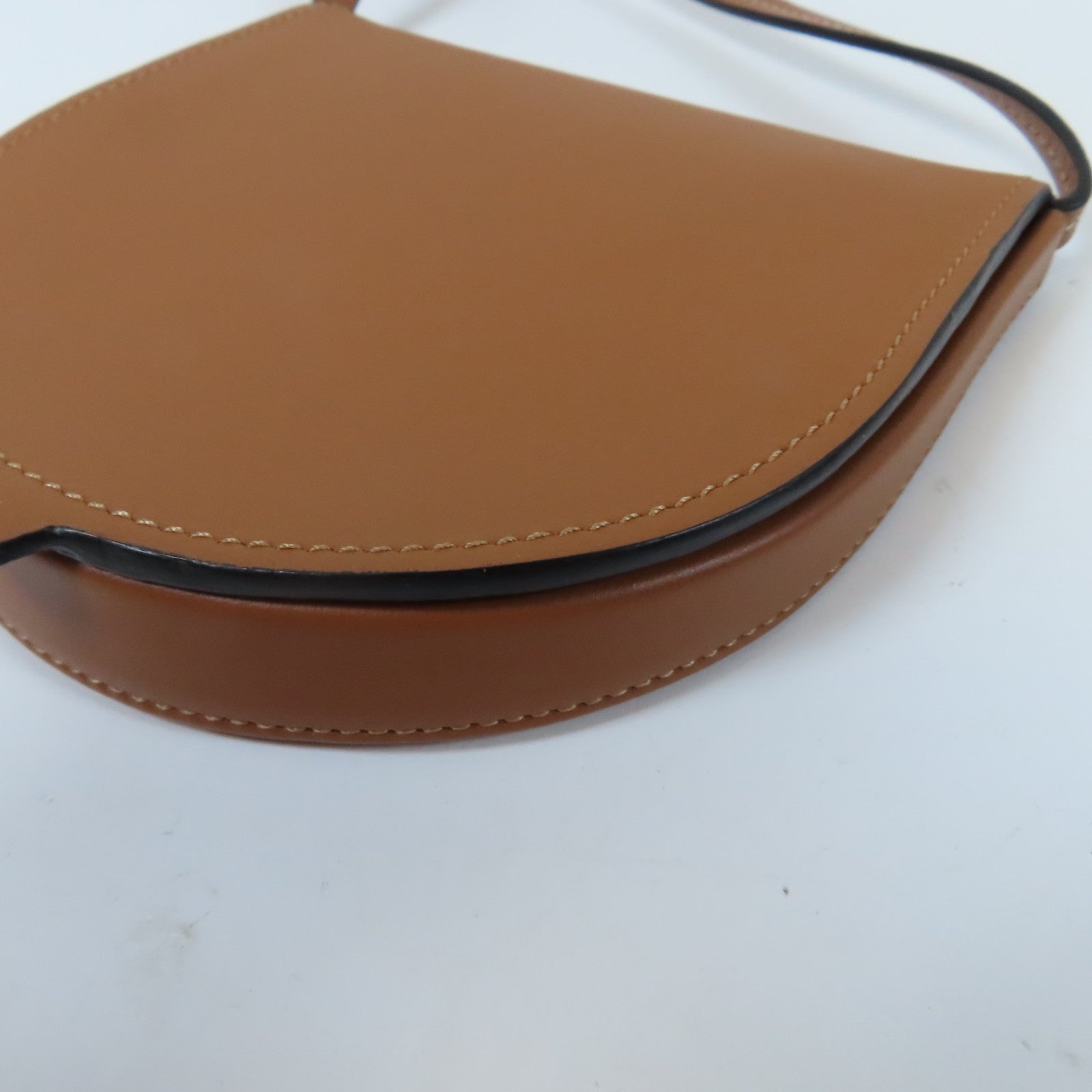 LOEWE 牛皮皮革Small Heel Shoulder Bag肩背袋啡色