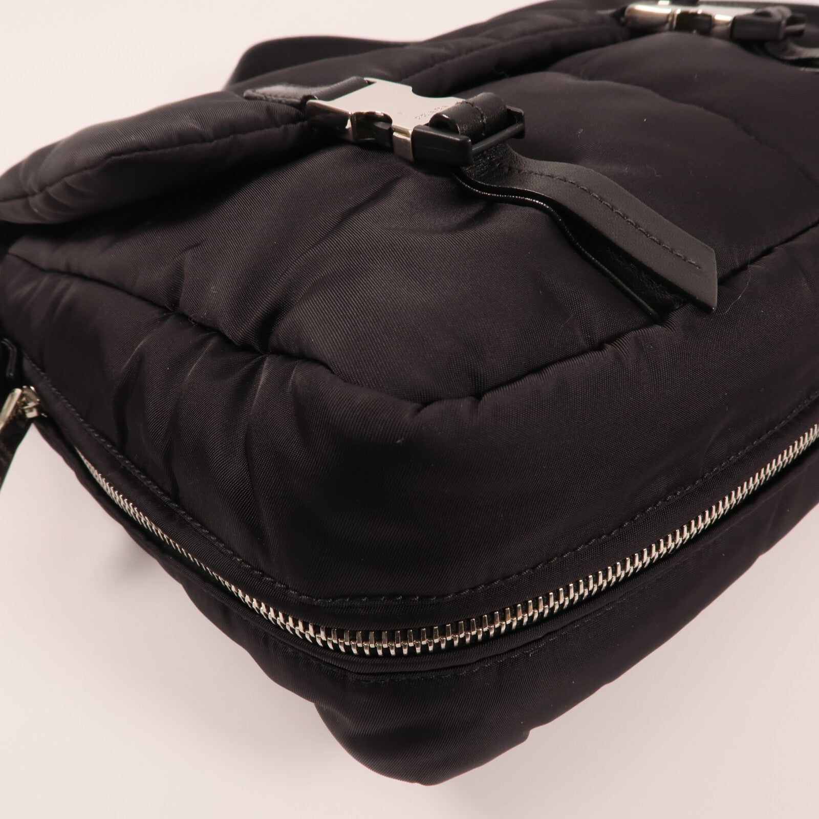 PRADA 尼龍Shoulder Bag銀扣肩背袋