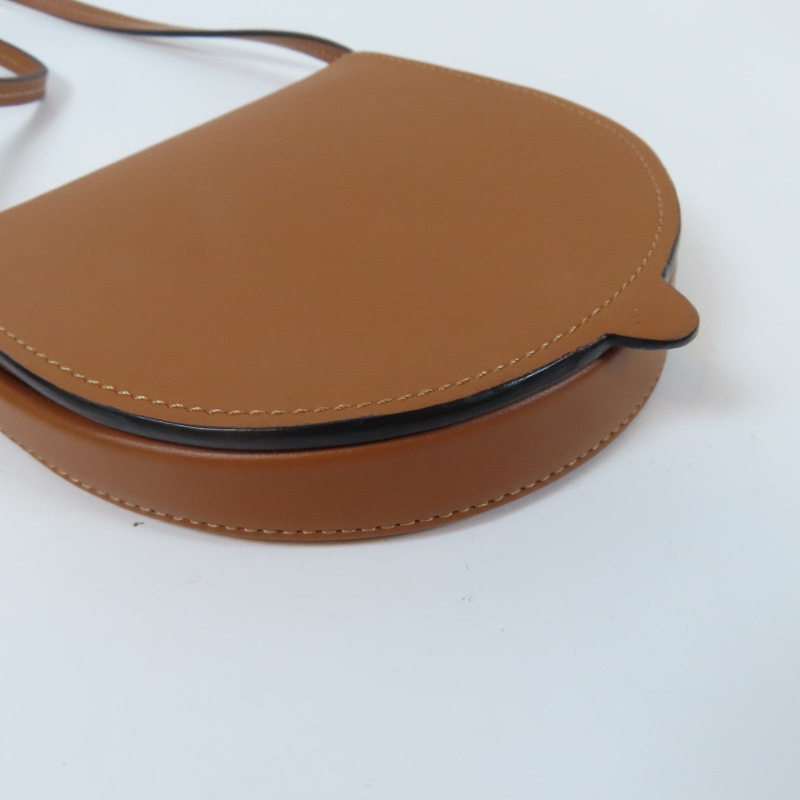 LOEWE 牛皮皮革Small Heel Shoulder Bag肩背袋啡色