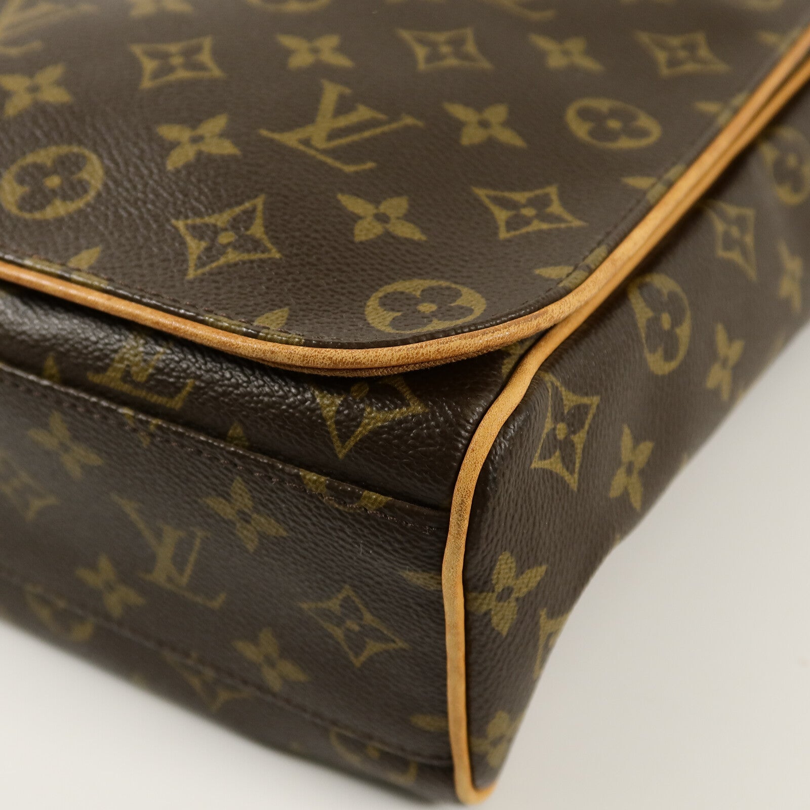LOUIS VUITTON Monogram Abbesses肩背袋