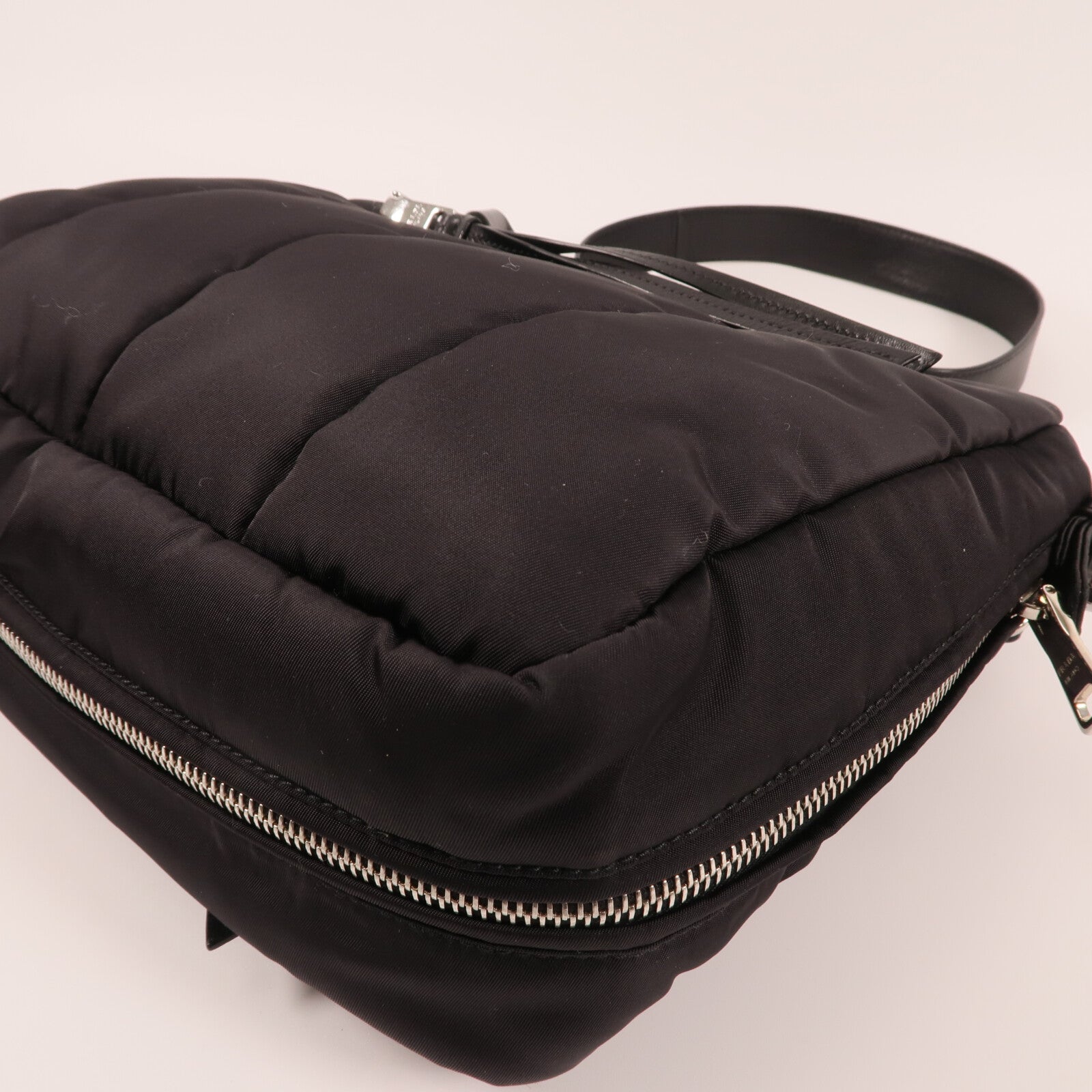 PRADA 尼龍Shoulder Bag銀扣肩背袋