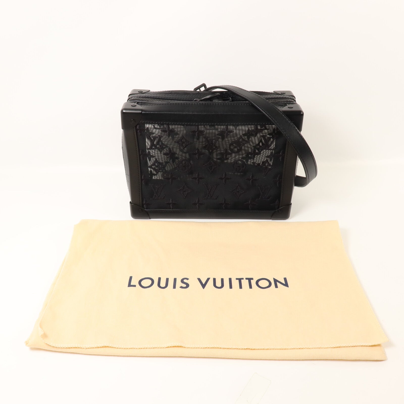 LOUIS VUITTON Monogram Mesh Soft Trunk肩背袋