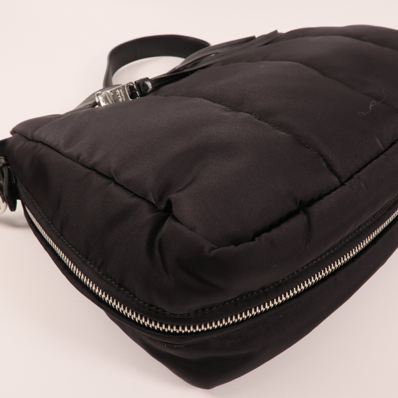 PRADA 尼龍Shoulder Bag銀扣肩背袋
