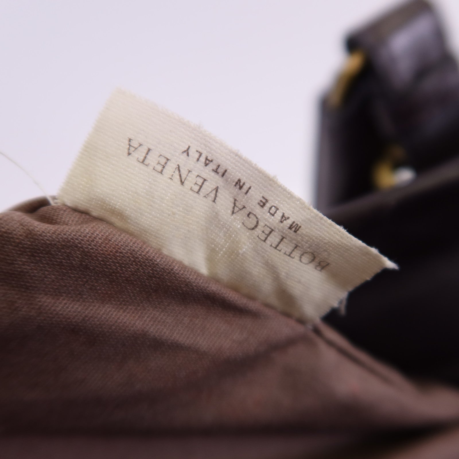 BOTTEGA VENETA 織紋皮革Roma Medium金扣手挽袋