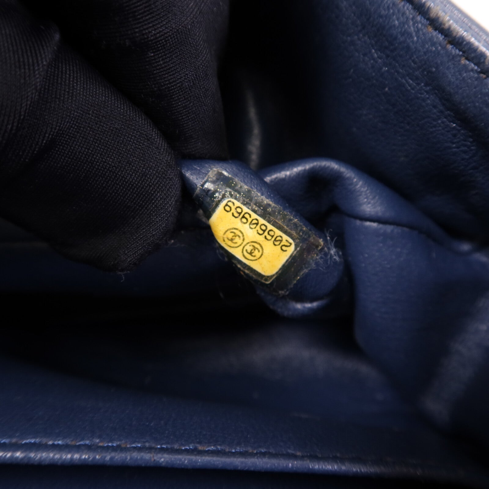 CHANEL 漆皮皮革Classic 25銀扣鏈帶肩背袋