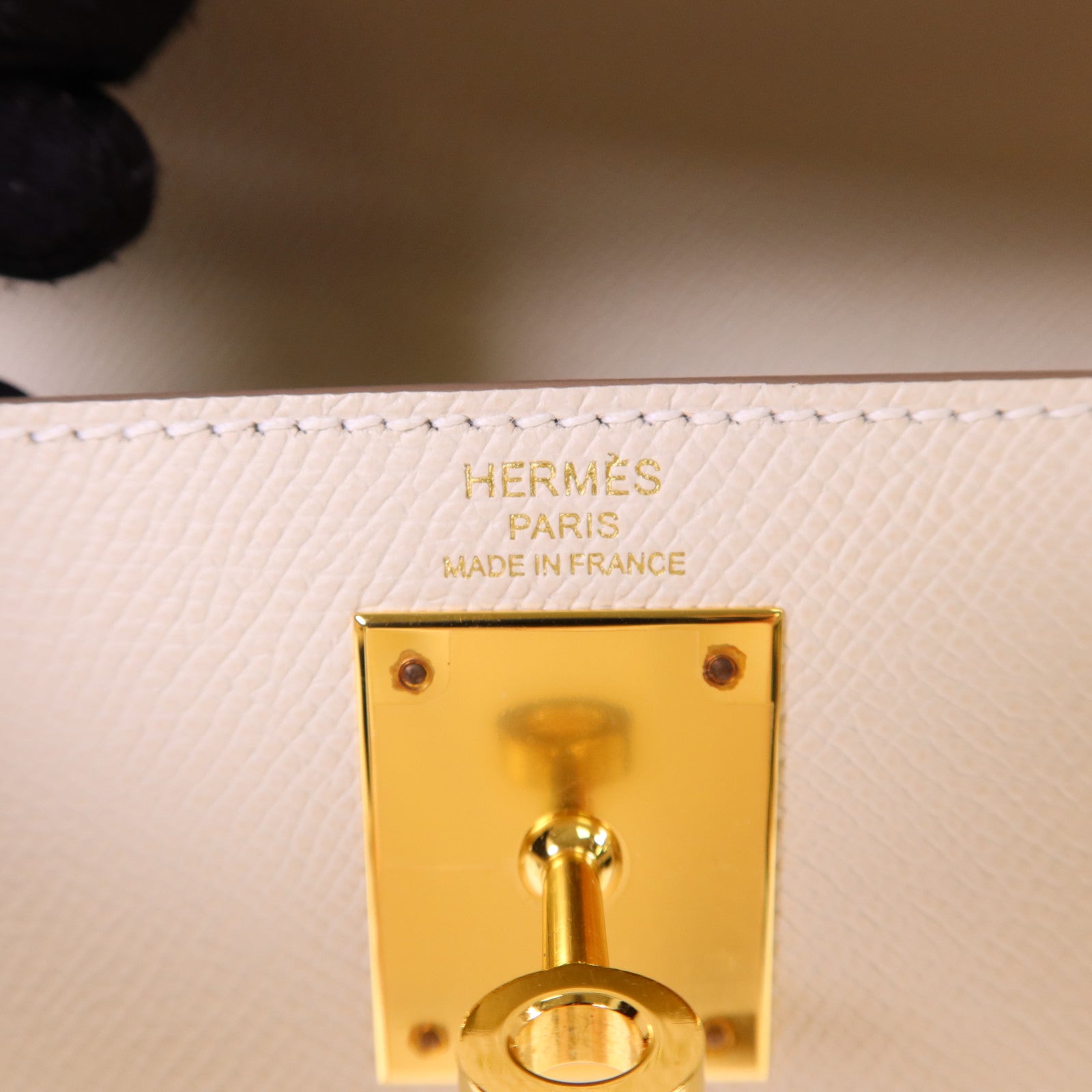 HERMES Epsom皮革Kelly 28金扣手挽肩背兩用袋Craie