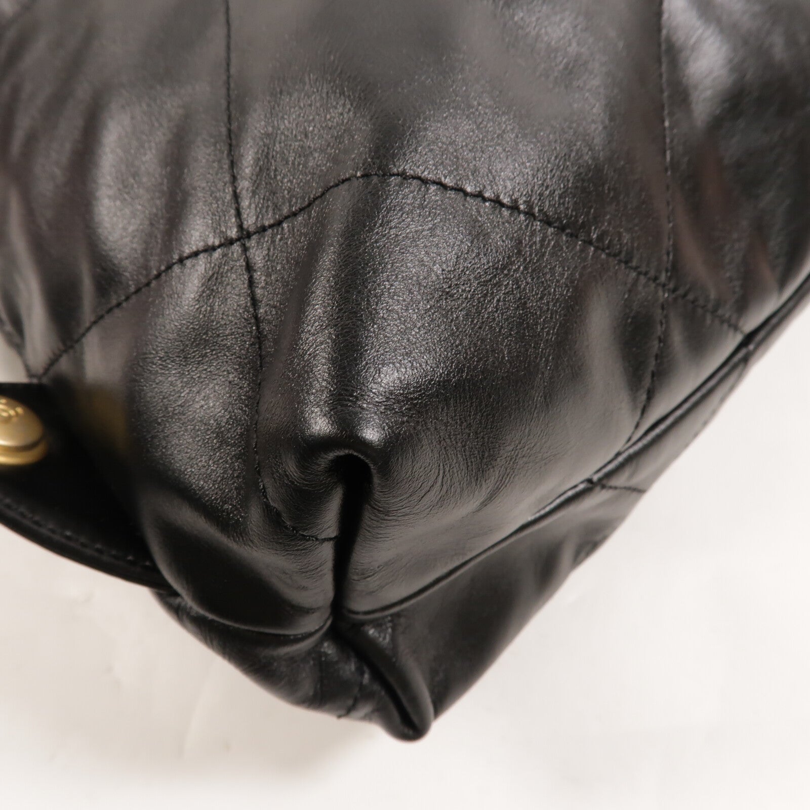 CHANEL 牛皮皮革Chanel 22 Backpack鏈帶背包