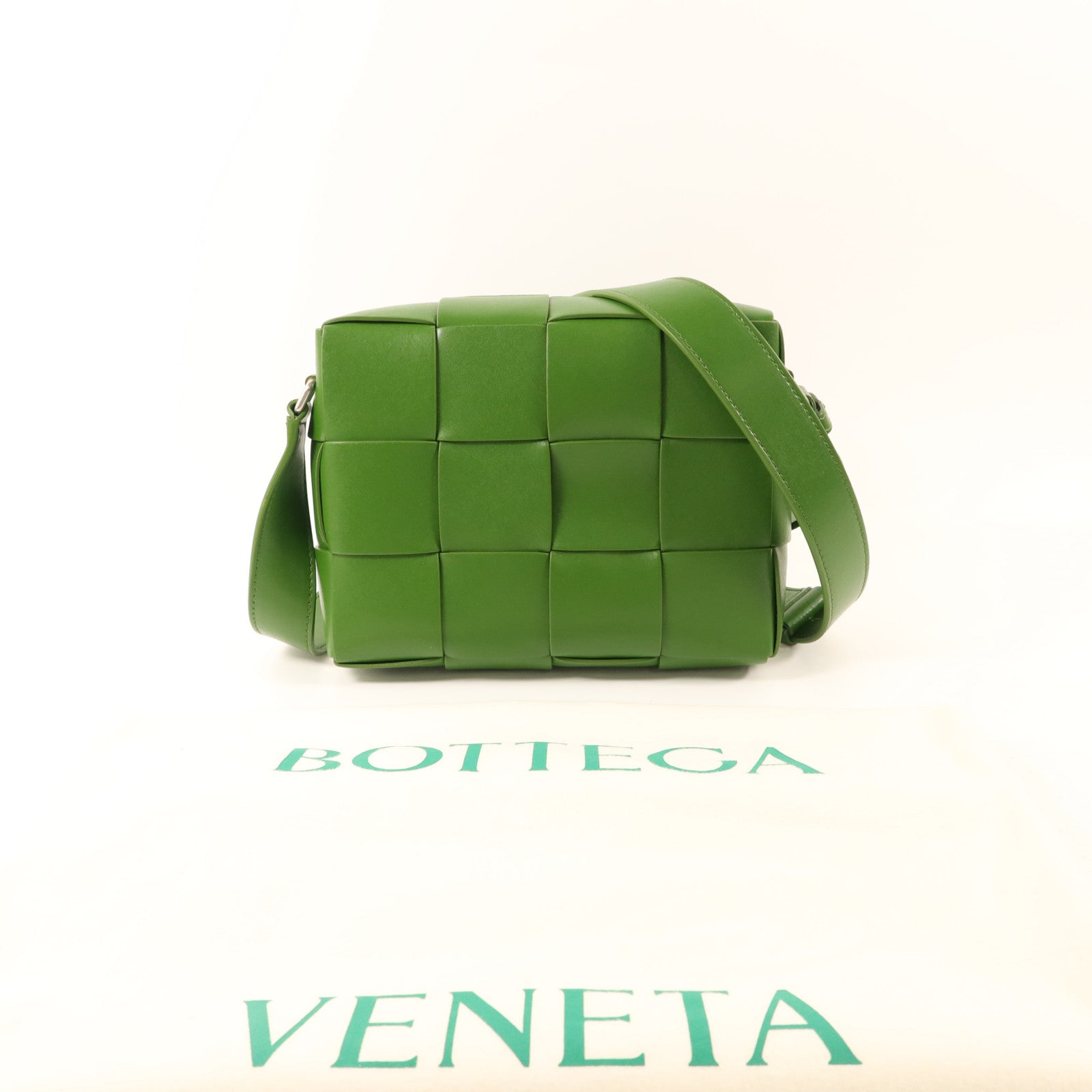 BOTTEGA VENETA 【激減優惠】牛皮皮革Small Cassette Camera Bag銀扣肩背袋