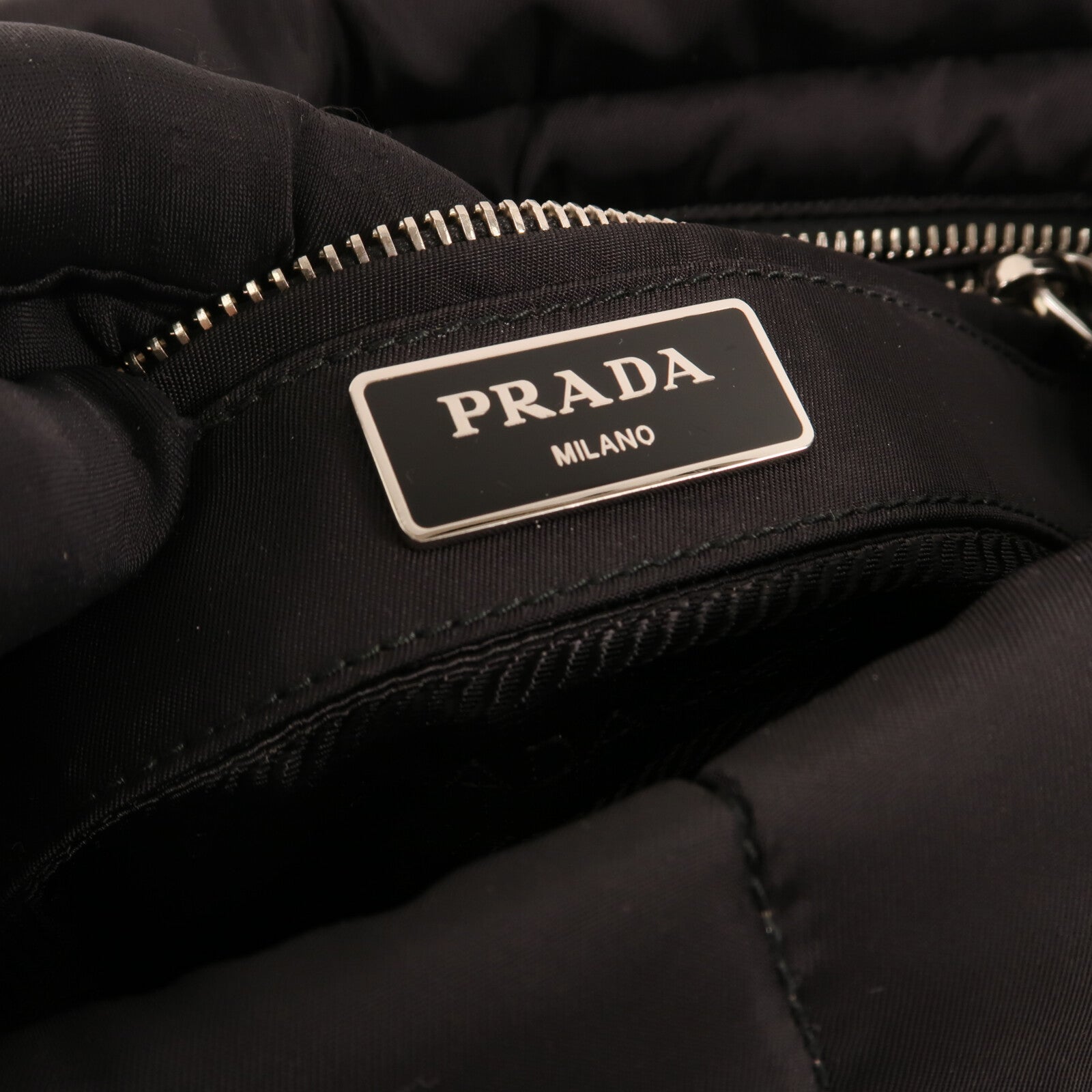 PRADA 尼龍Shoulder Bag銀扣肩背袋