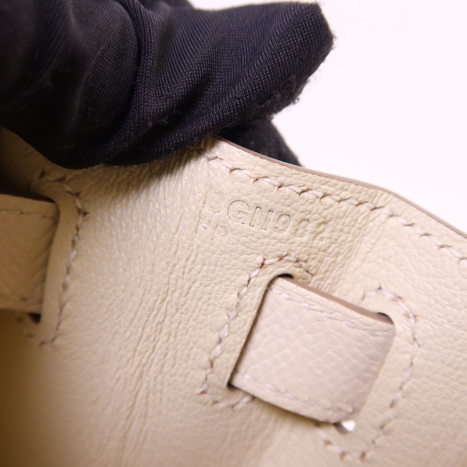 HERMES Epsom皮革Kelly 28金扣手挽肩背兩用袋Craie