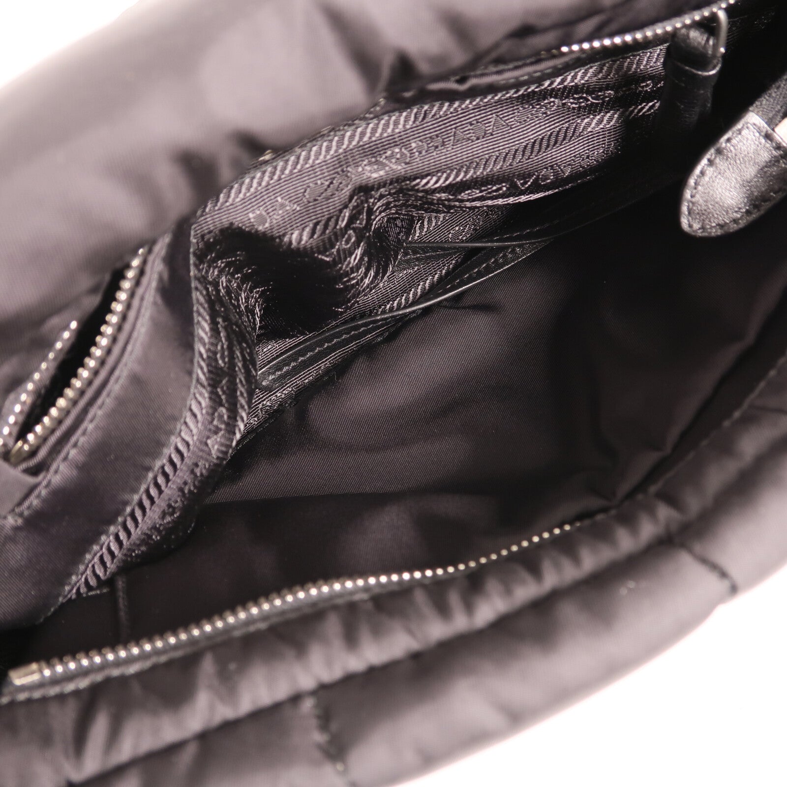 PRADA 尼龍Shoulder Bag銀扣肩背袋