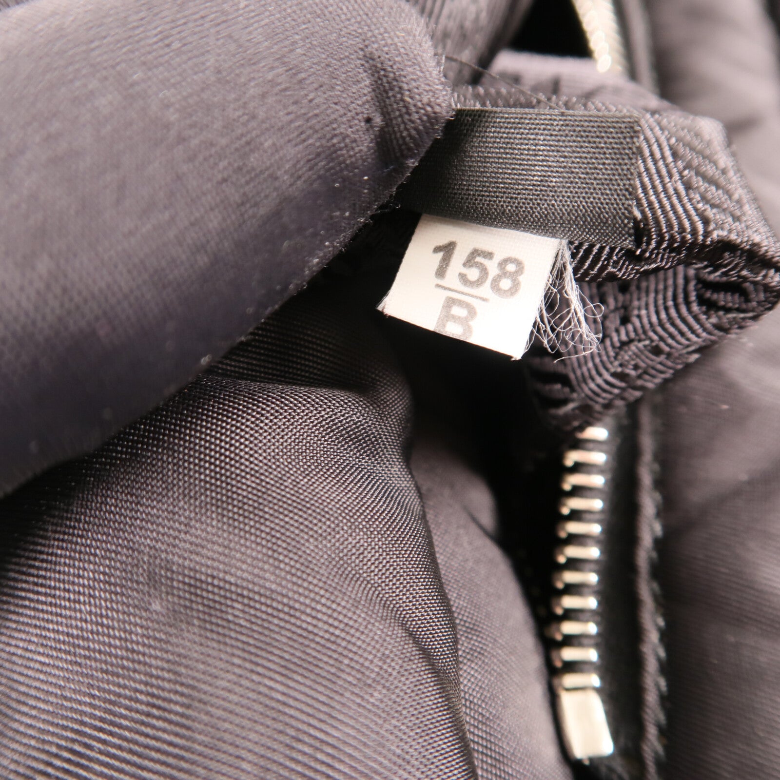 PRADA 尼龍Shoulder Bag銀扣肩背袋