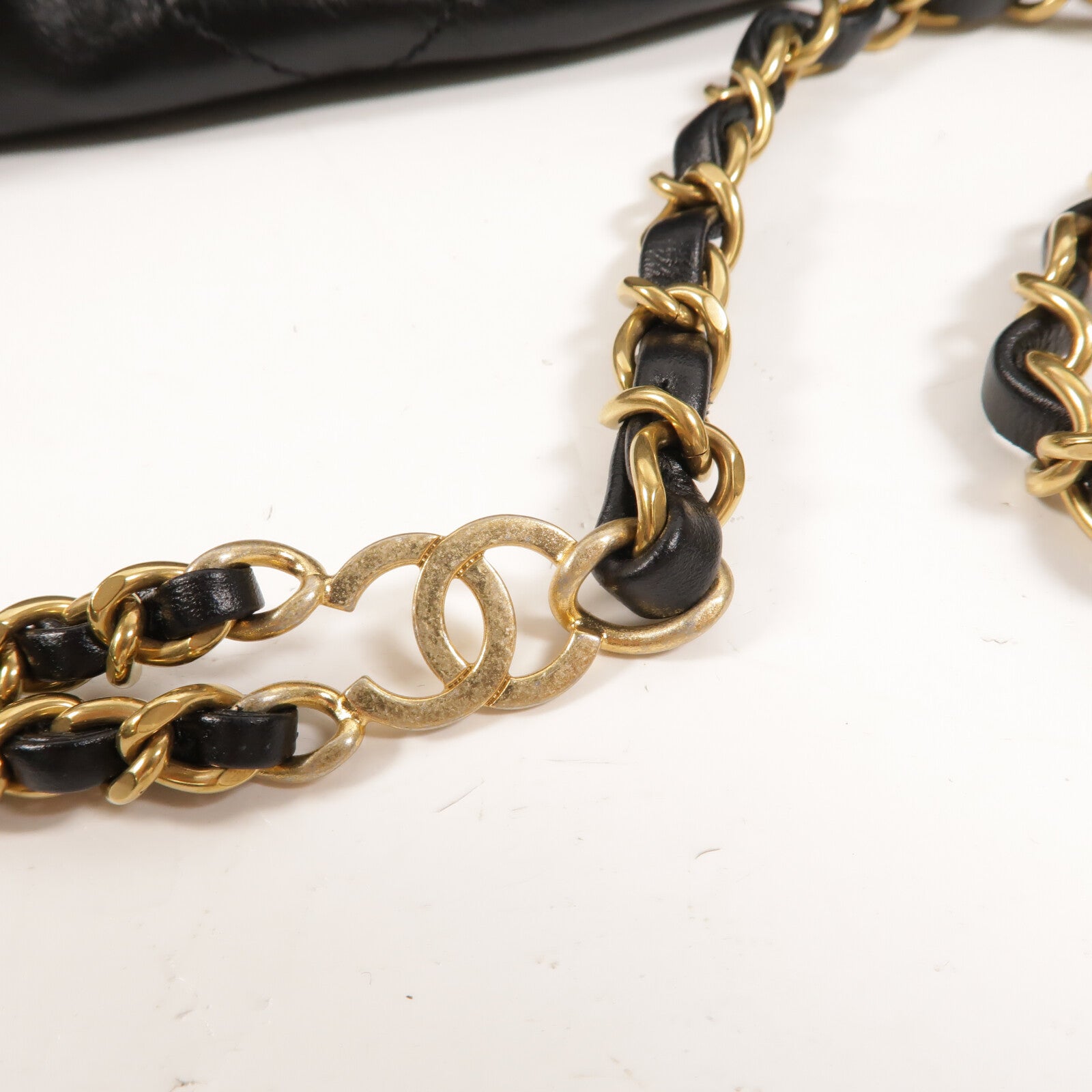 CHANEL 牛皮皮革Chanel 22 Backpack鏈帶背包