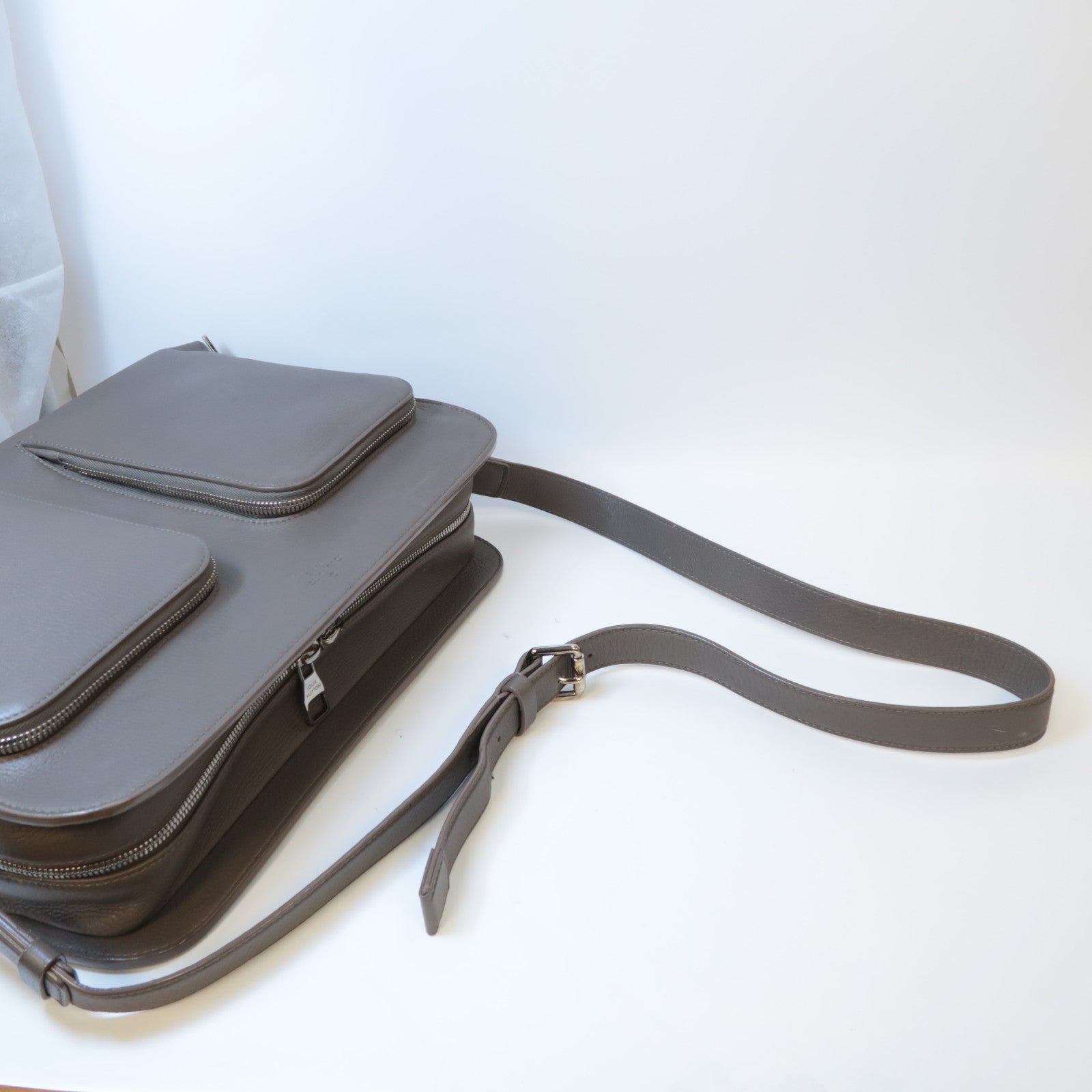 LOUIS VUITTON 【激減優惠】Taupe Naxos皮革Naxos銀扣肩背袋淺褐色